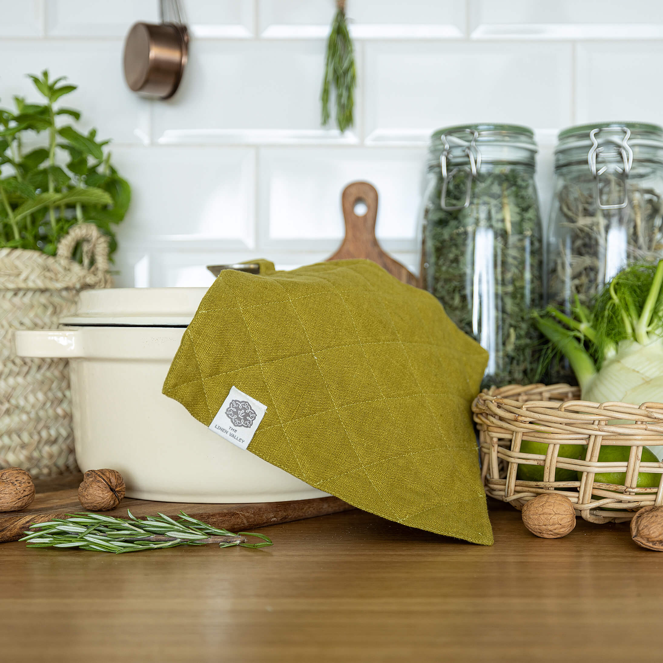 The linen pot holder come in a variety of pastel and rich colours, which are a perfect match for our other home textiles.