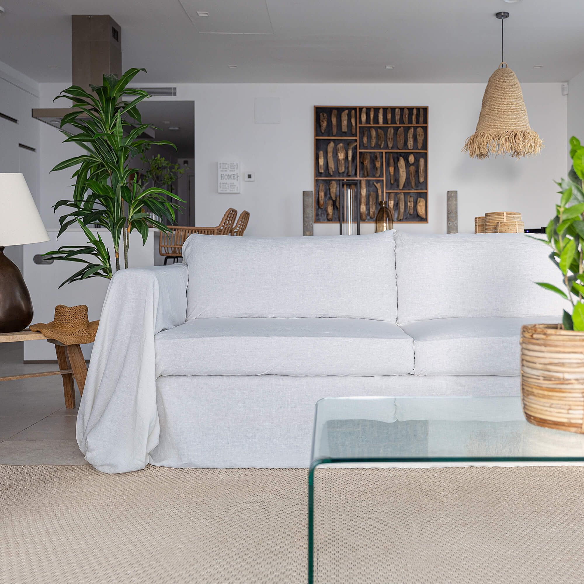 Refresh your living space with our optical white linen couch cover, designed to breathe new life into your sofa and elevate your home decor. Offering full coverage, including over the arms, it effortlessly safeguards your couch from everyday wear.