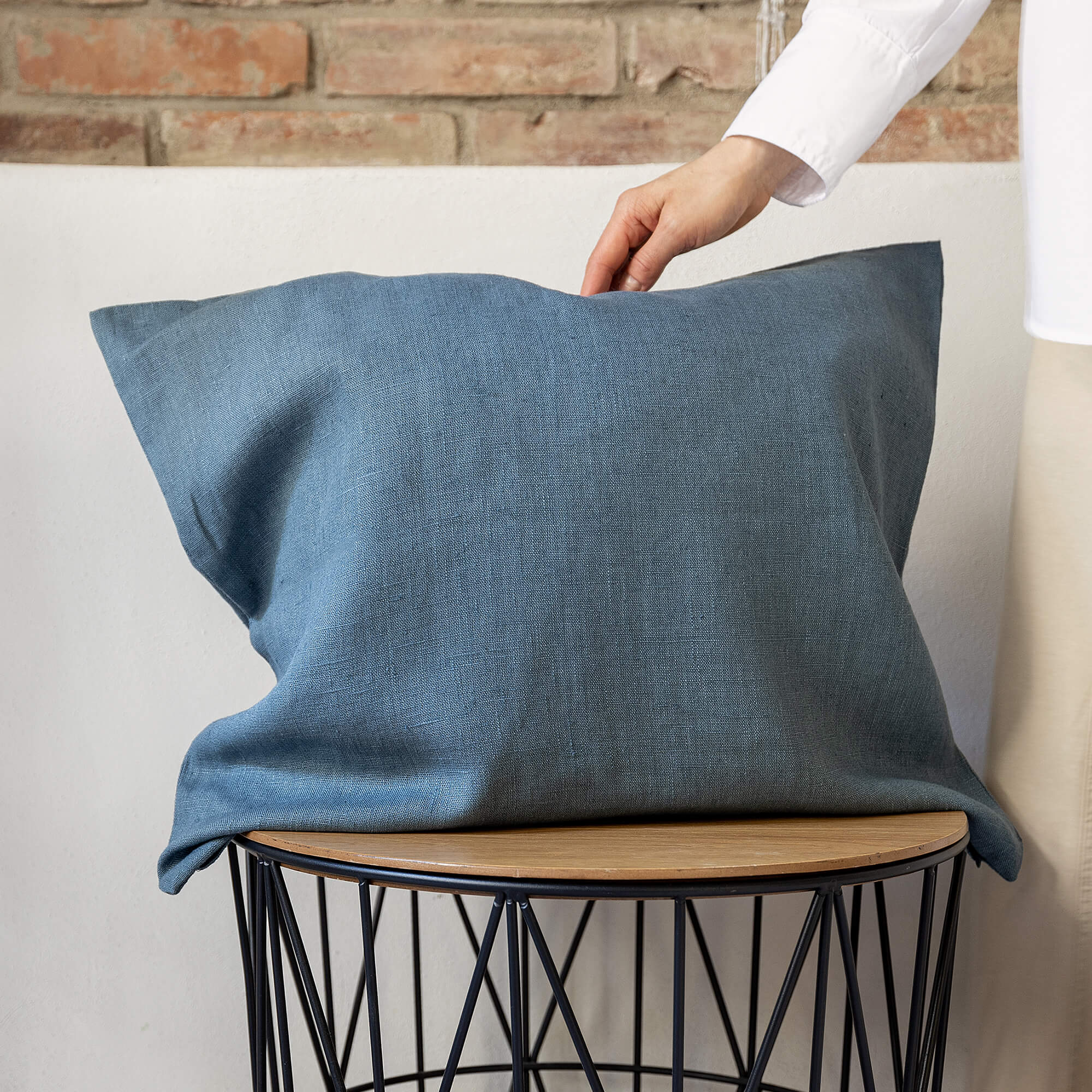 Ocean blue pillows would fit interiors from minimalist to classic, from Scandinavian to country style. Mix and match the colours of the pillow shams and create a unique atmosphere at home.