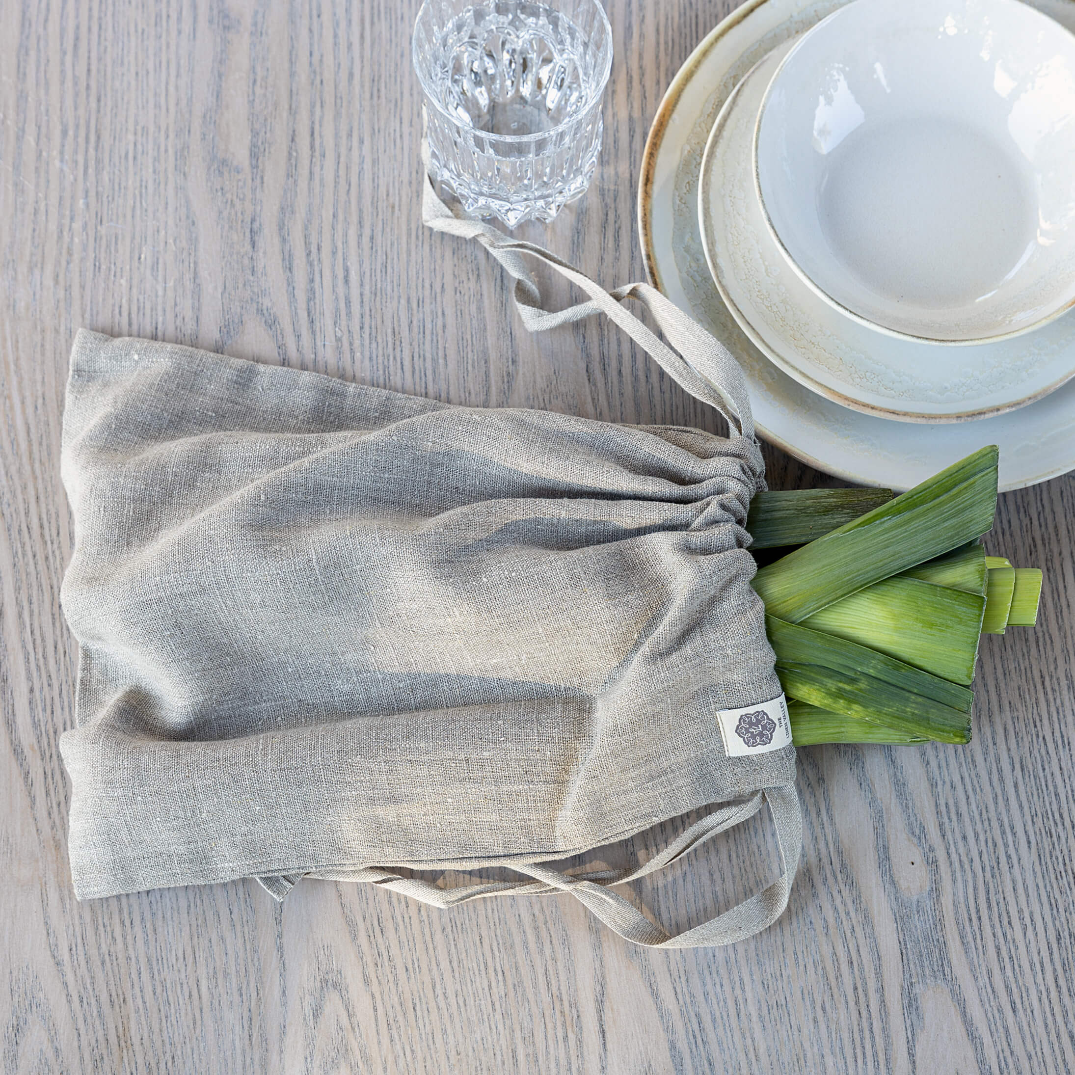 The bread bag is designed to be tied with a drawstring, which also helps to preserve all the good qualities of the bread.