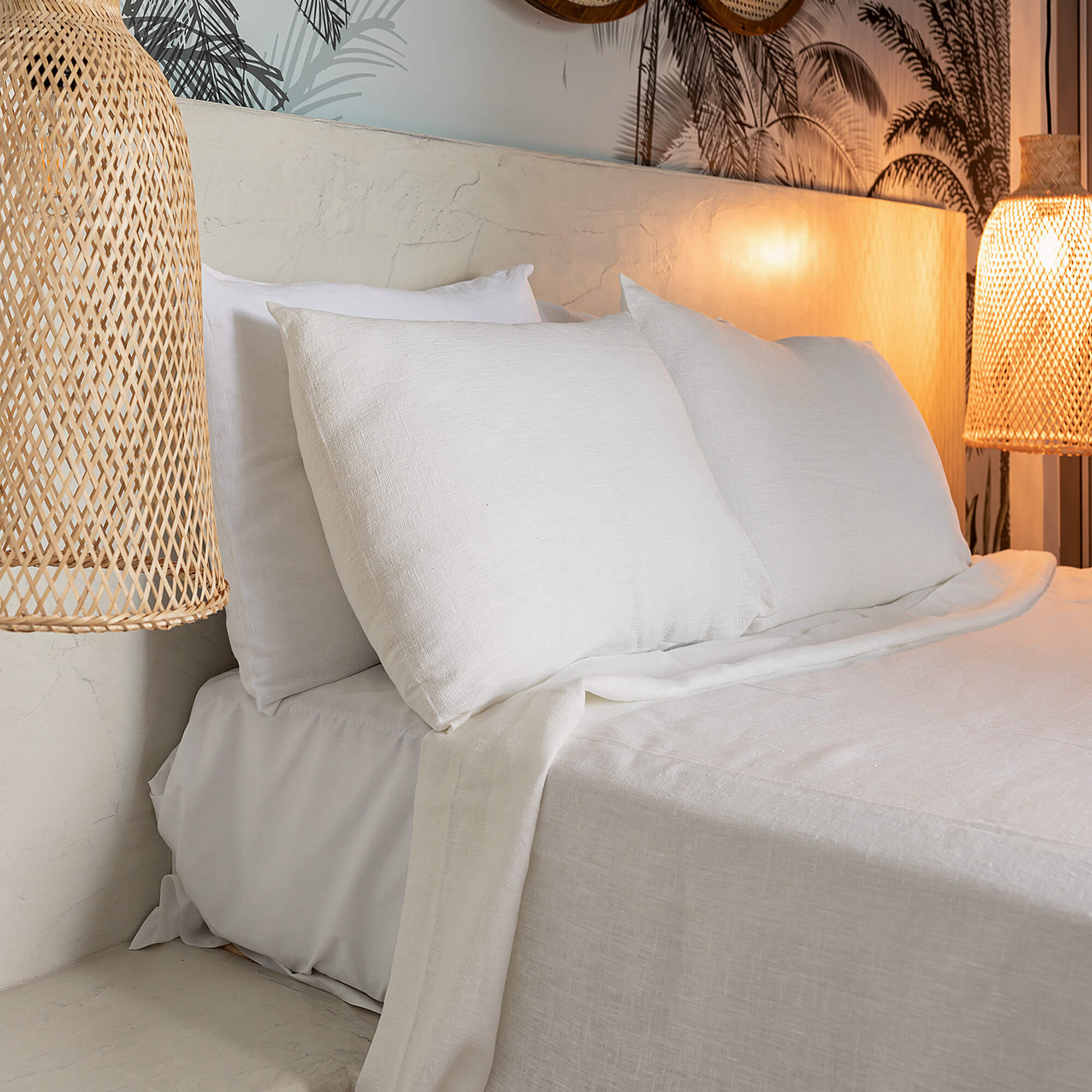Linen pillows would fit interiors from minimalist to classic, from Scandinavian to country style.
Mix and match the colours of the throw pillows and create a unique atmosphere at home.