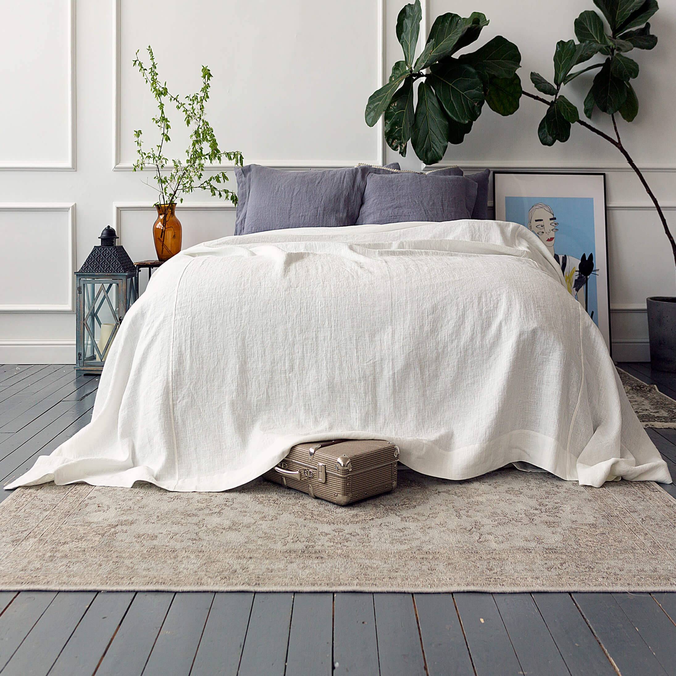 Antique white linen bedspread will refresh and redefine your sleeping area.
Whether you prefer to complement existing interior or change the style of your bedroom, it will offer the flexibility and adaptability to effortlessly enhance any space.
