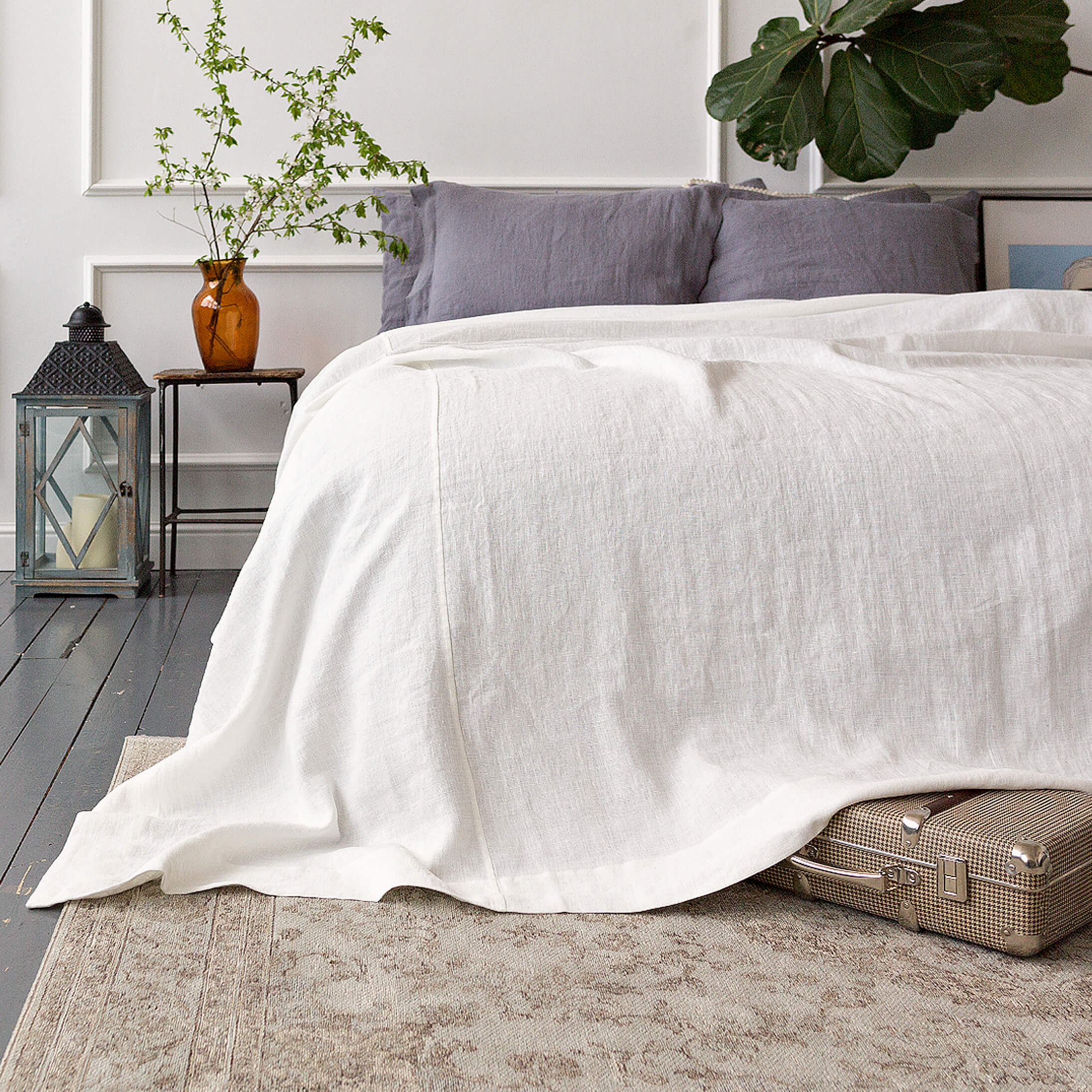 Antique white linen bedspread will refresh and redefine your sleeping area.
Whether you prefer to complement existing interior or change the style of your bedroom, it will offer the flexibility and adaptability to effortlessly enhance any space.