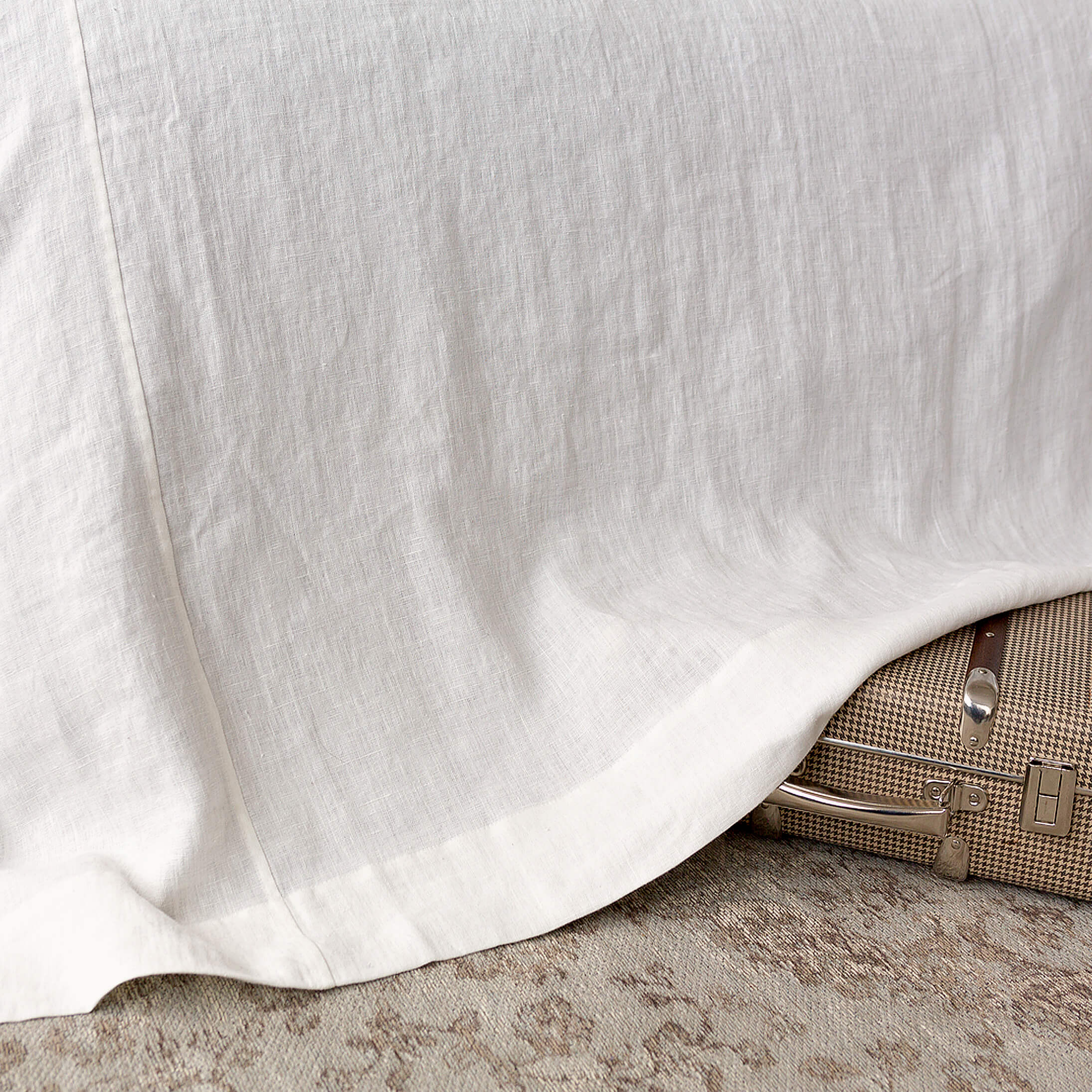 Antique white linen bedspread will refresh and redefine your sleeping area.
Whether you prefer to complement existing interior or change the style of your bedroom, it will offer the flexibility and adaptability to effortlessly enhance any space.