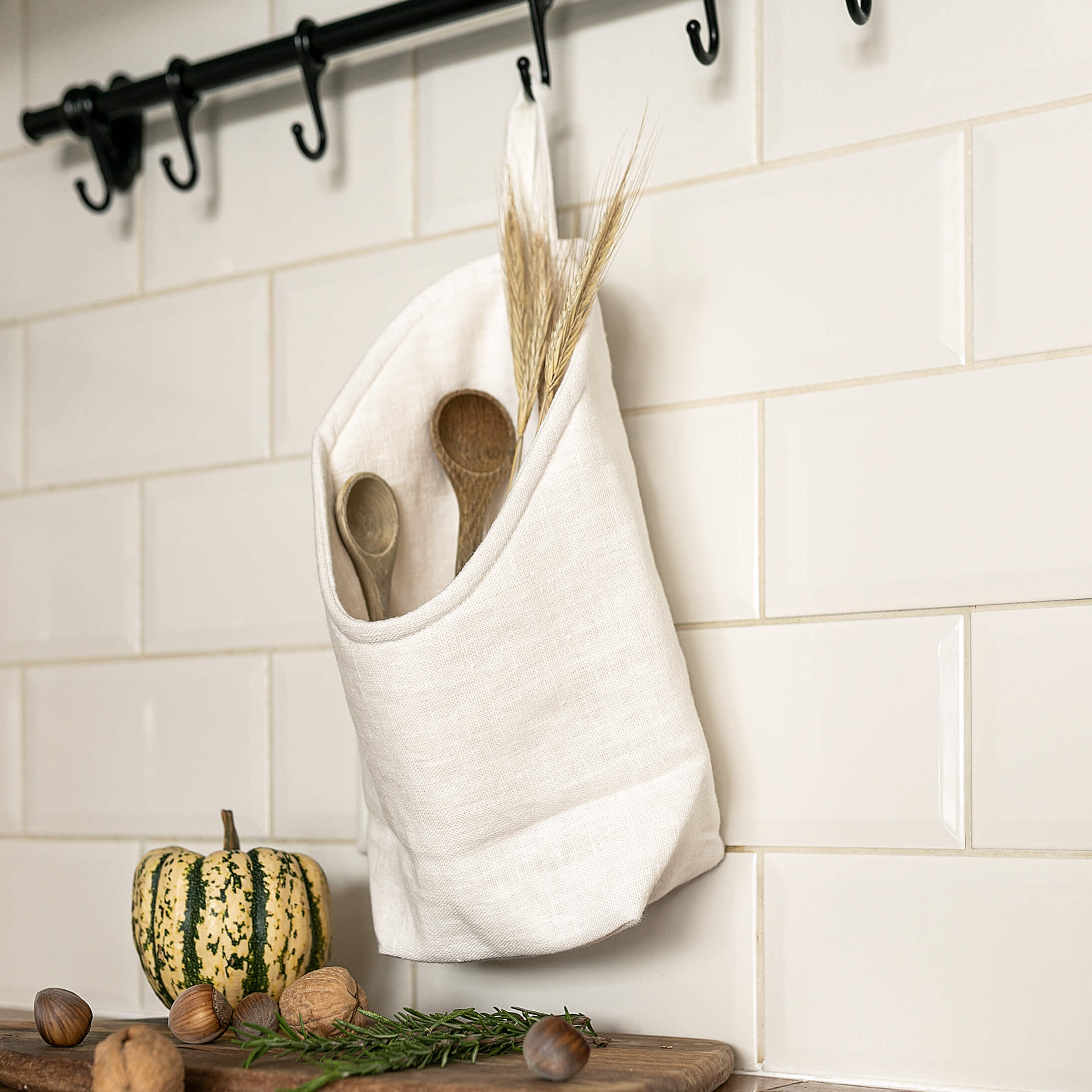 From spices to tools and much more, the linen bags are the perfect place to put your spices, utensils and more.
The linen kitchen bags are made using leftover linen textiles from our other linen products.