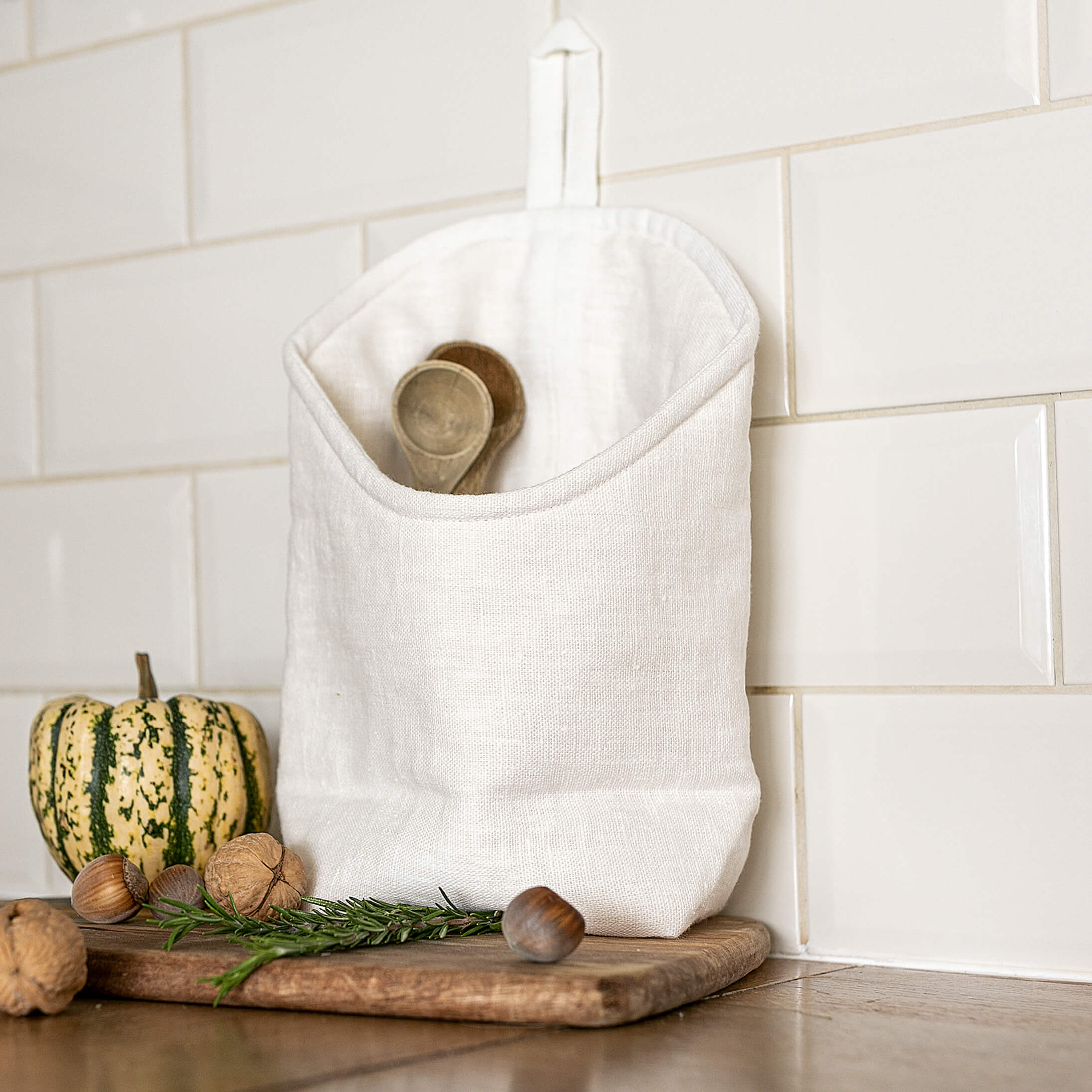 From spices to tools and much more, the linen bags are the perfect place to put your spices, utensils and more.
The linen kitchen bags are made using leftover linen textiles from our other linen products.