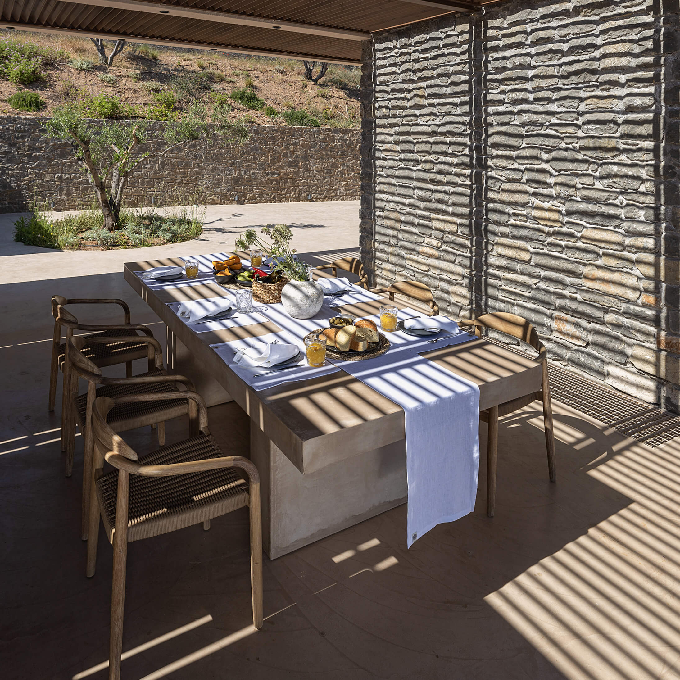 Give your table a touch of distinction and decoration with our bright white linen table runner. Use the table runner on its own or combine it with a linen tablecloth, placemats or napkins.