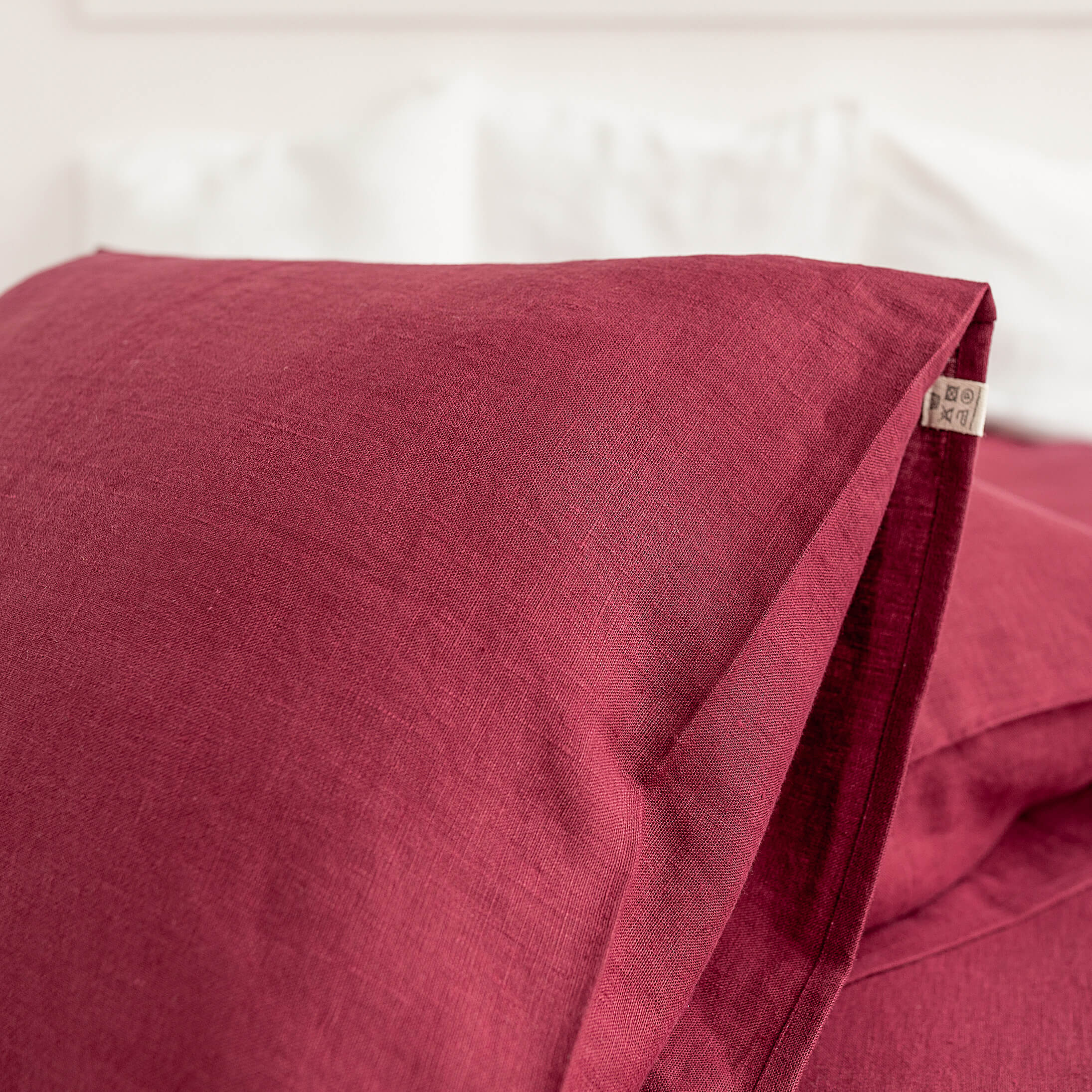 Linen pillows would fit interiors from minimalist to classic, from Scandinavian to country style.
Mix and match the colours of the throw pillows and create a unique atmosphere at home.