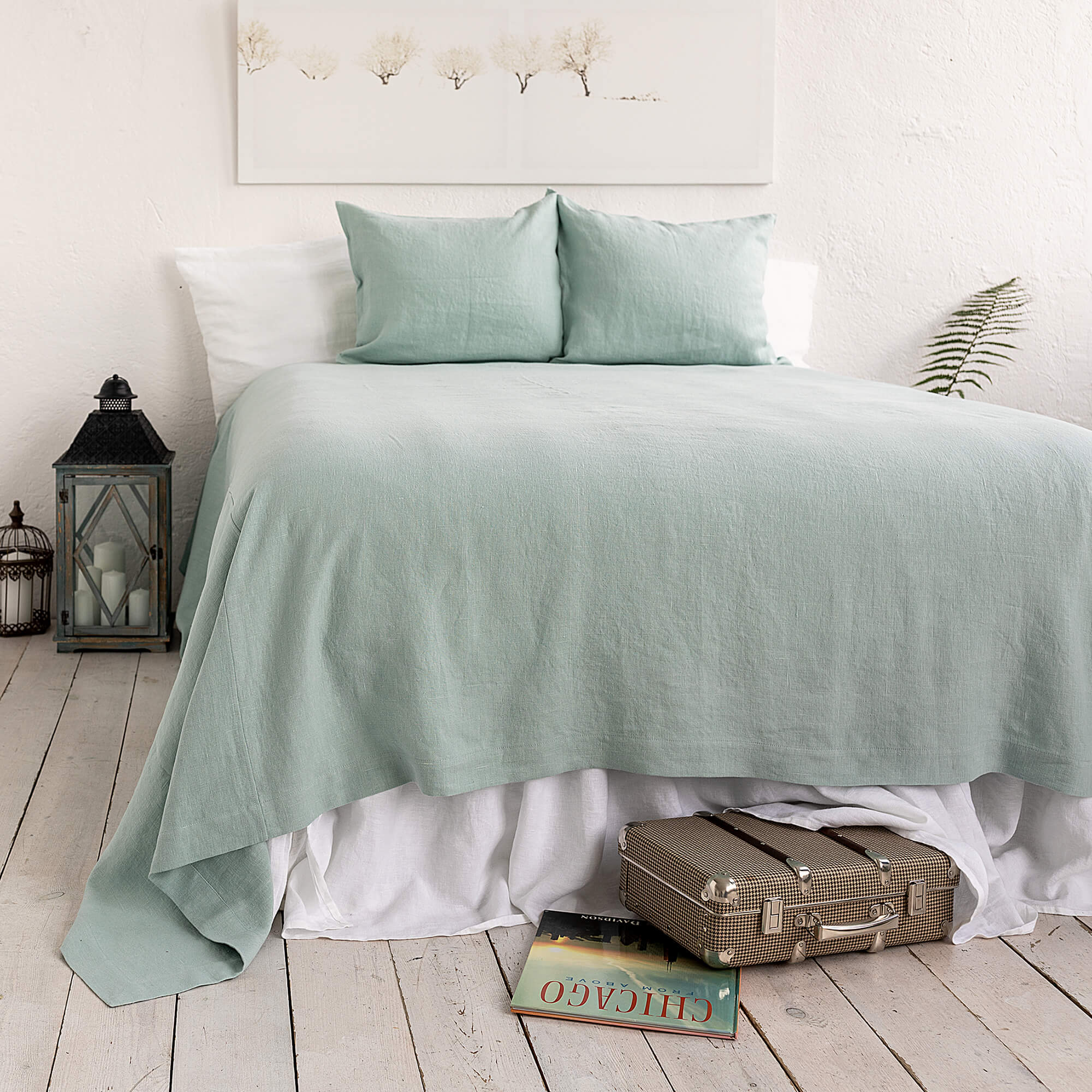 The duck egg blue linen bedspread has been carefully designed to suit a wide range of interior styles and to blend perfectly in both classic and contemporary home spaces.
Our linen bedspreads are extremely versatile, fitting into a wide range of interiors and complementing them perfectly, adding new colours and emotions.