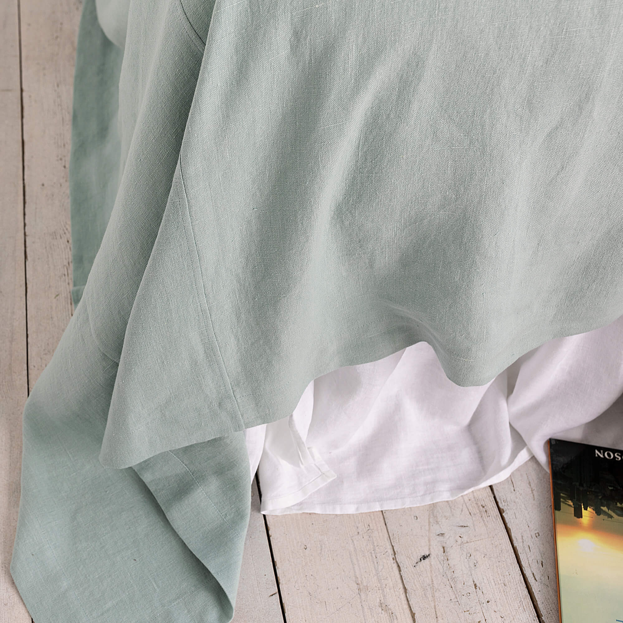 The duck egg blue linen bedspread has been carefully designed to suit a wide range of interior styles and to blend perfectly in both classic and contemporary home spaces.
Our linen bedspreads are extremely versatile, fitting into a wide range of interiors and complementing them perfectly, adding new colours and emotions.