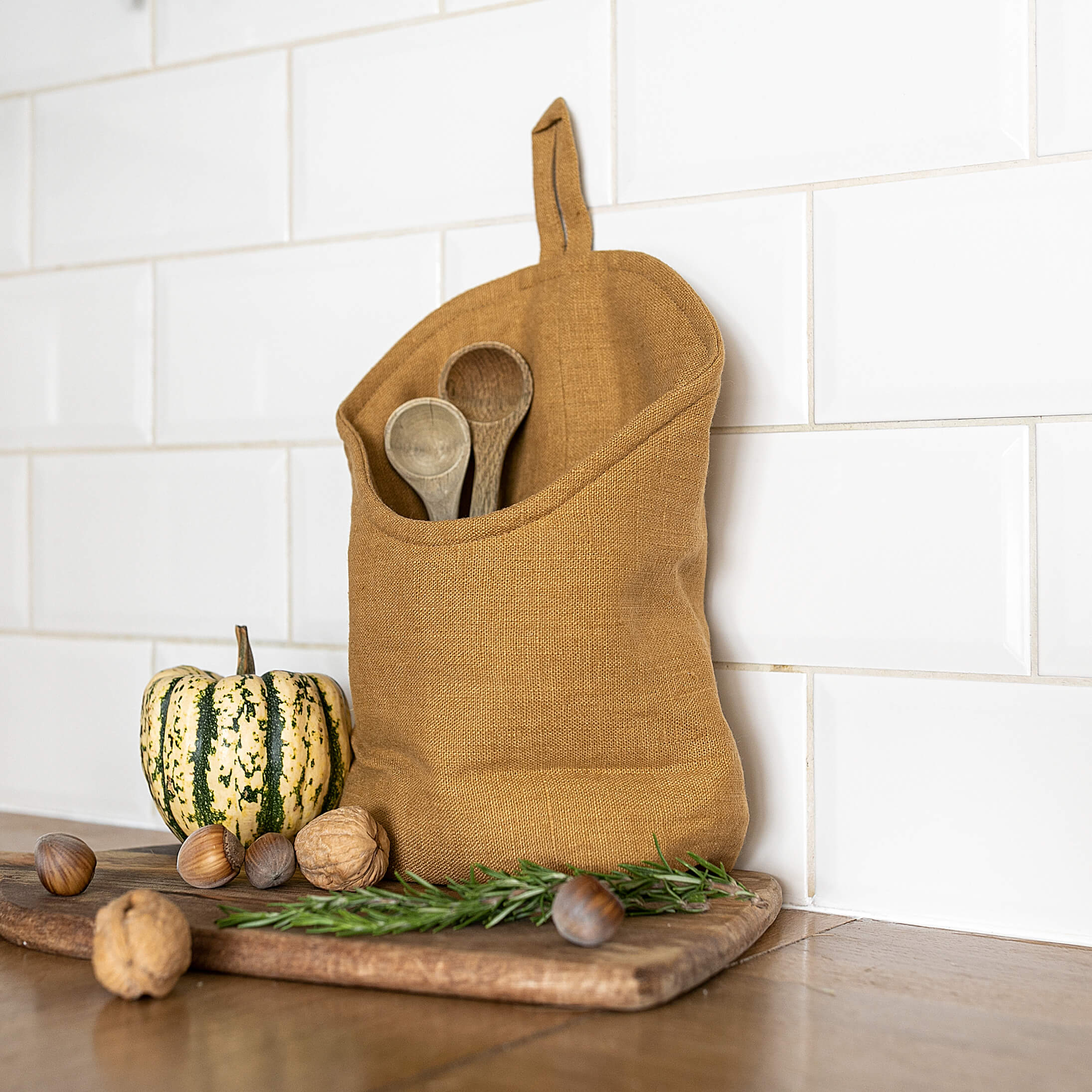 From spices to tools and much more, the linen bags are the perfect place to put your spices, utensils and more.
The linen kitchen bags are made using leftover linen textiles from our other linen products.
