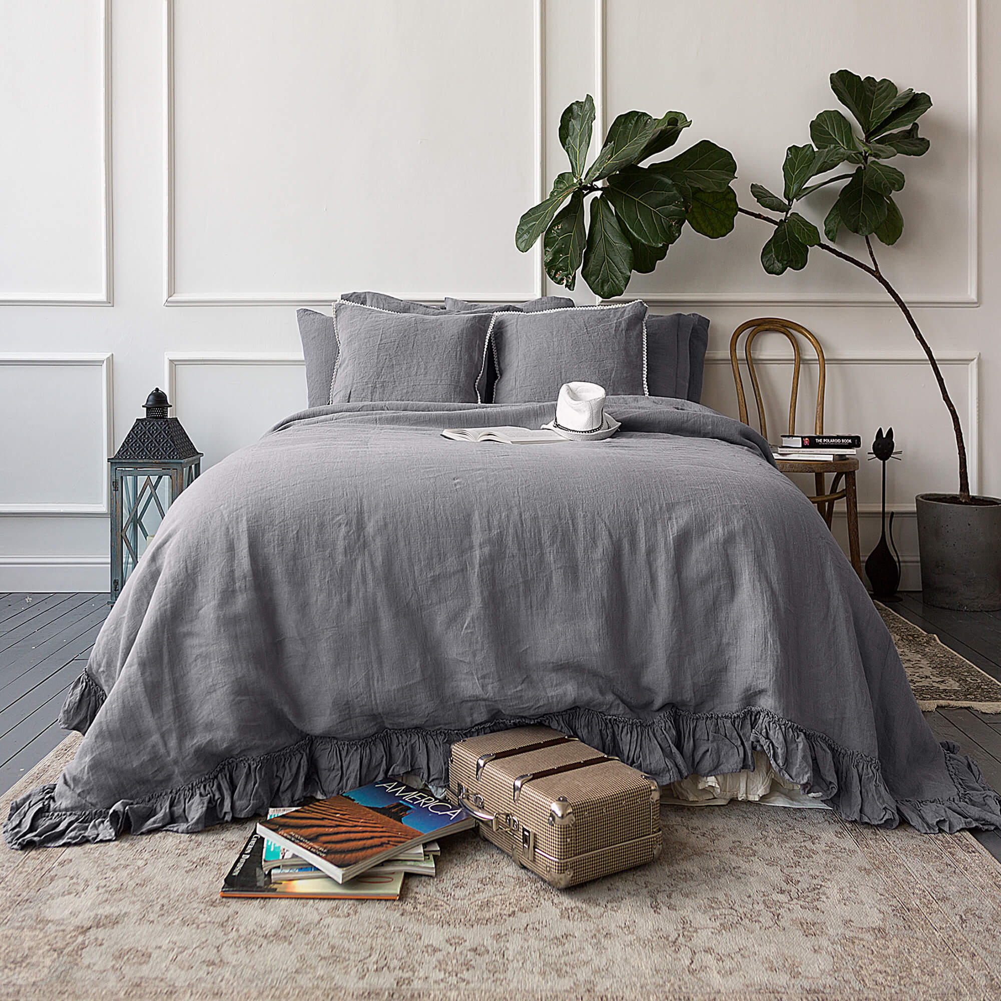 Our linen charcoal grey duvet cover with ruffles has an unmistakable classic French rustic style and a timeless design that never gets old and is always relevant. This cover allows you to enjoy all the best qualities of natural linen.