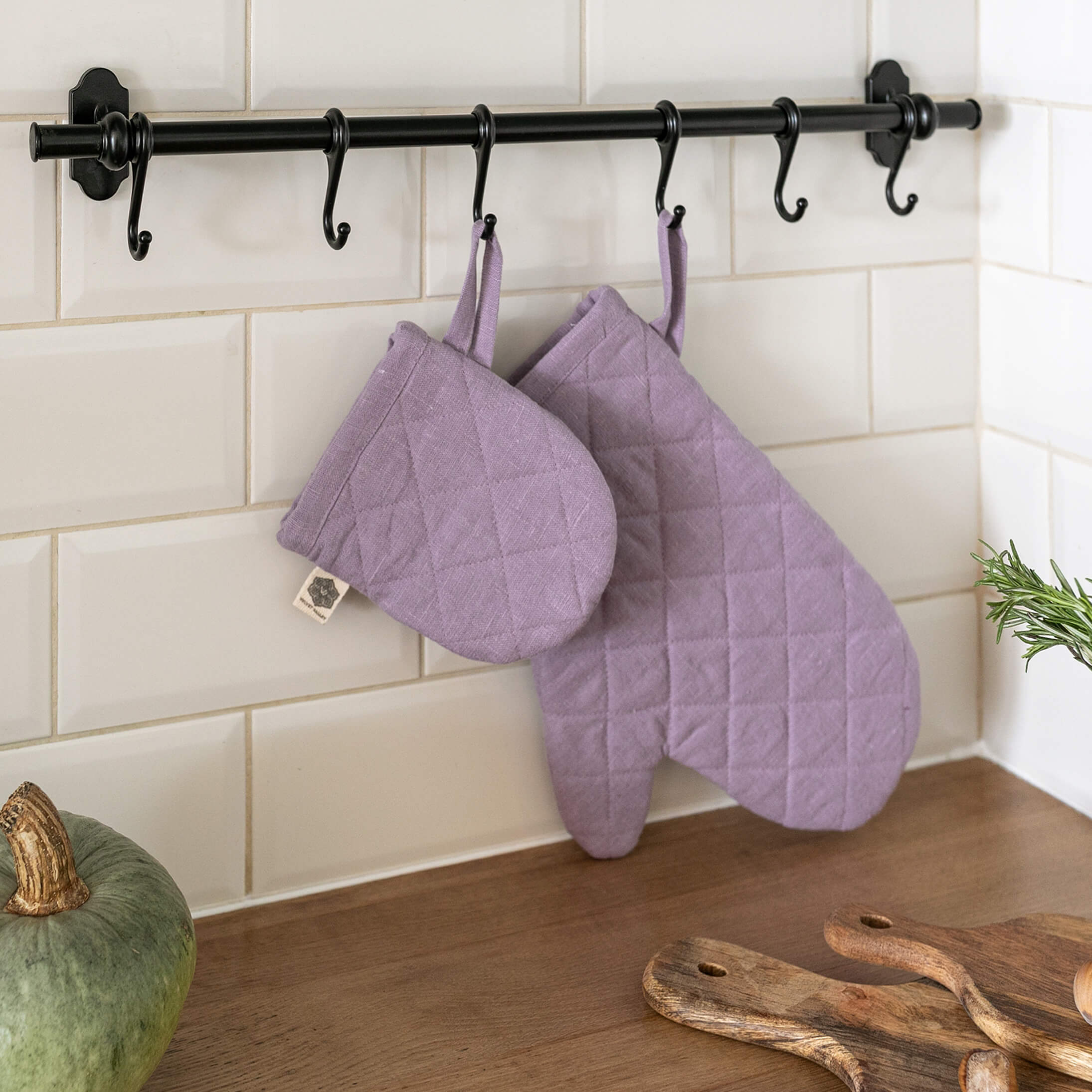 The linen oven mitt come in a variety of pastel and rich colours, which are a perfect match for our other home textiles.
