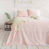 The quartz rose linen bedspread has been carefully designed to suit a wide range of interior styles and to blend perfectly in both classic and contemporary home spaces.
Our linen bedspreads are extremely versatile, fitting into a wide range of interiors and complementing them perfectly, adding new colours and emotions.