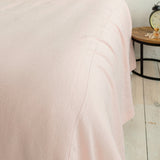 The quartz rose linen bedspread has been carefully designed to suit a wide range of interior styles and to blend perfectly in both classic and contemporary home spaces.
Our linen bedspreads are extremely versatile, fitting into a wide range of interiors and complementing them perfectly, adding new colours and emotions.