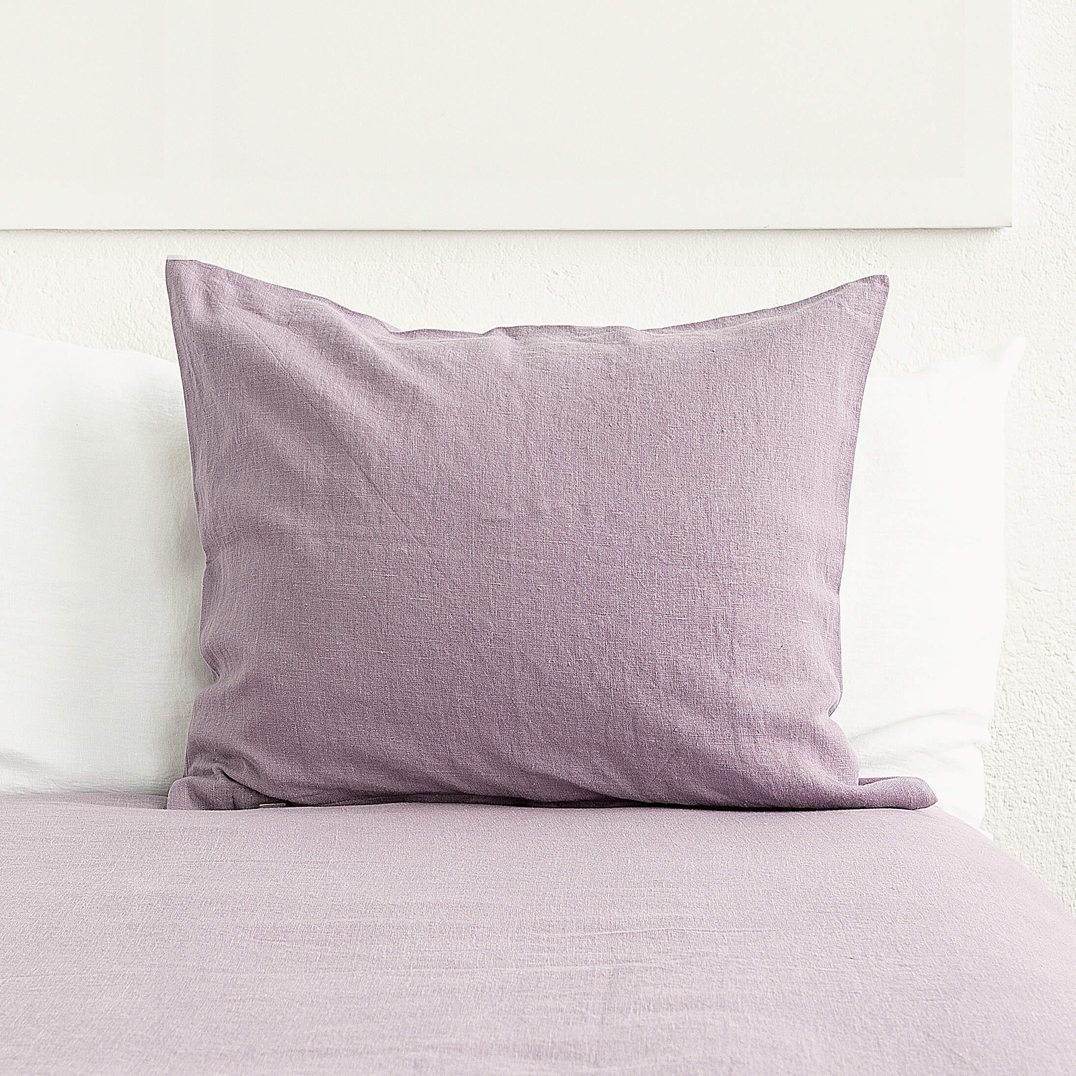 Sometimes it takes just a small detail to make a home interior complete, perfect and unique. And that little detail could be our light lilac linen pillow sham with zipper.