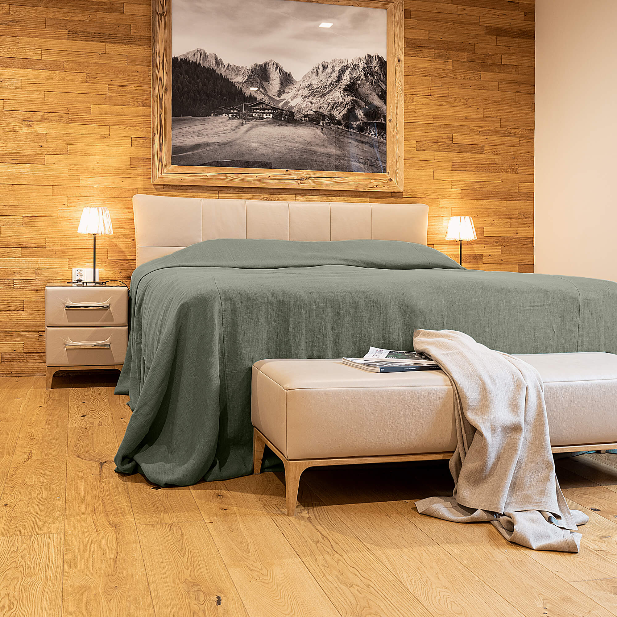 The moss green linen bedspread has been carefully designed to suit a wide range of interior styles and to blend perfectly in both classic and contemporary home spaces. Linen bedspreads are extremely versatile, fitting into a wide range of interiors.