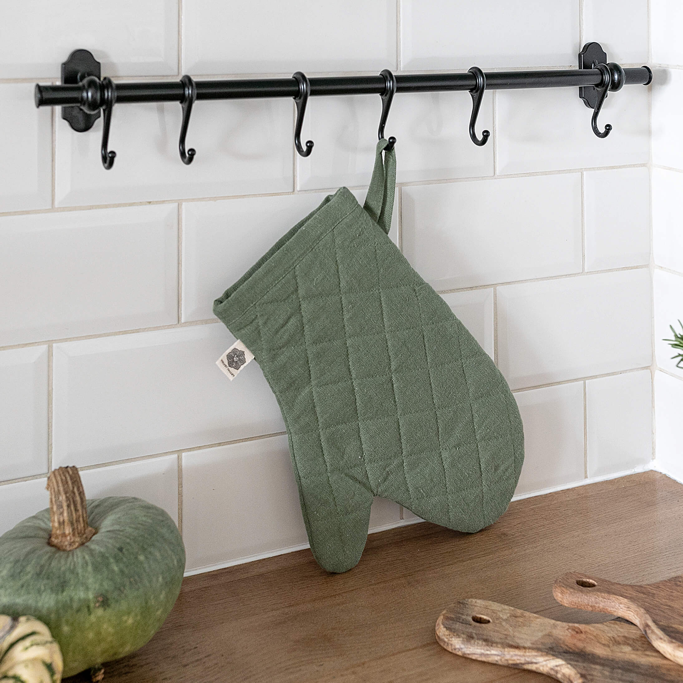 The linen oven mitt come in a variety of pastel and rich colours, which are a perfect match for our other home textiles.