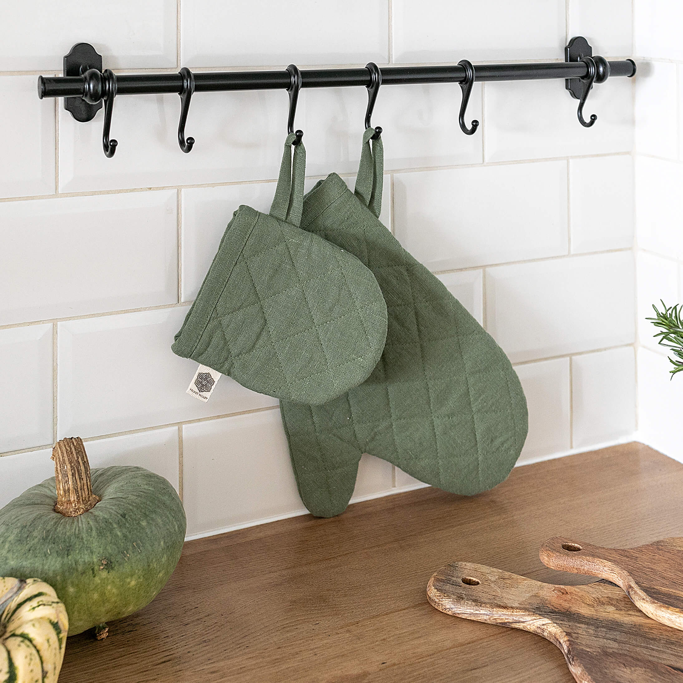 The linen oven mitt come in a variety of pastel and rich colours, which are a perfect match for our other home textiles.