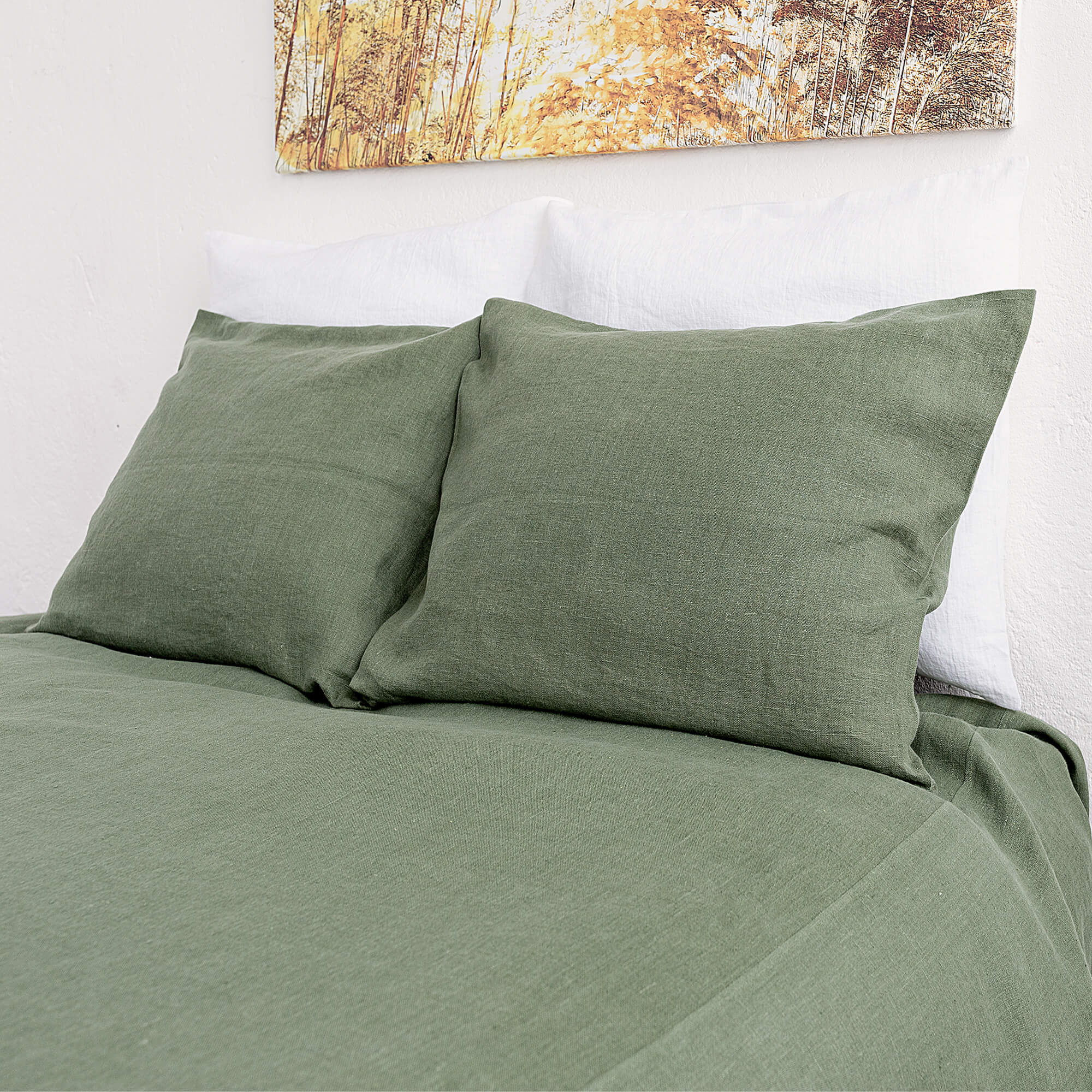 Moss green pillows would fit interiors from minimalist to classic, from Scandinavian to country style. Mix and match the colours of the pillow shams and create a unique atmosphere at home.