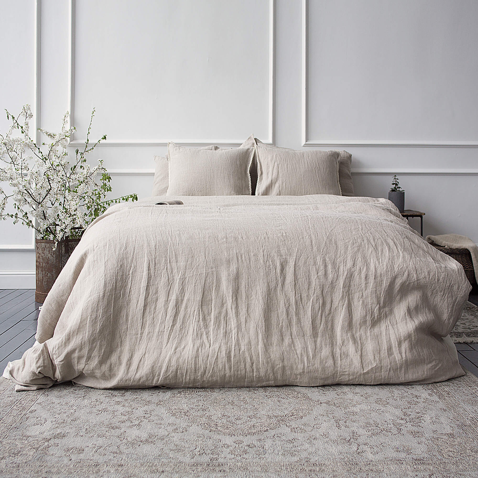 When you choose our natural unbleached linen bed linen set, you are choosing a timeless classic and the serenity and elegance it brings. Our linen duvets, made from a wide fabric, ensure maximum comfort at all times.
Feel cool during summer and delightfully warm in winter, as linen adapts to your body's needs with remarkable ease.