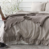 Our unbleached linen duvet cover with ruffles has an unmistakable classic French rustic style and a timeless design that never gets old and is always relevant. This cover allows you to enjoy all the best qualities of natural linen: excellent air permeability and thermoregulatory properties.