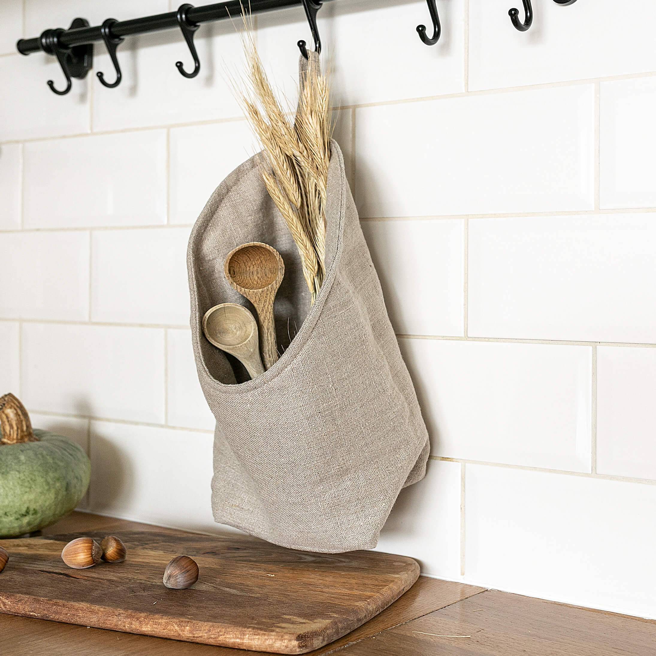 From spices to tools and much more, the linen bags are the perfect place to put your spices, utensils and more.
The linen kitchen bags are made using leftover linen textiles from our other linen products.