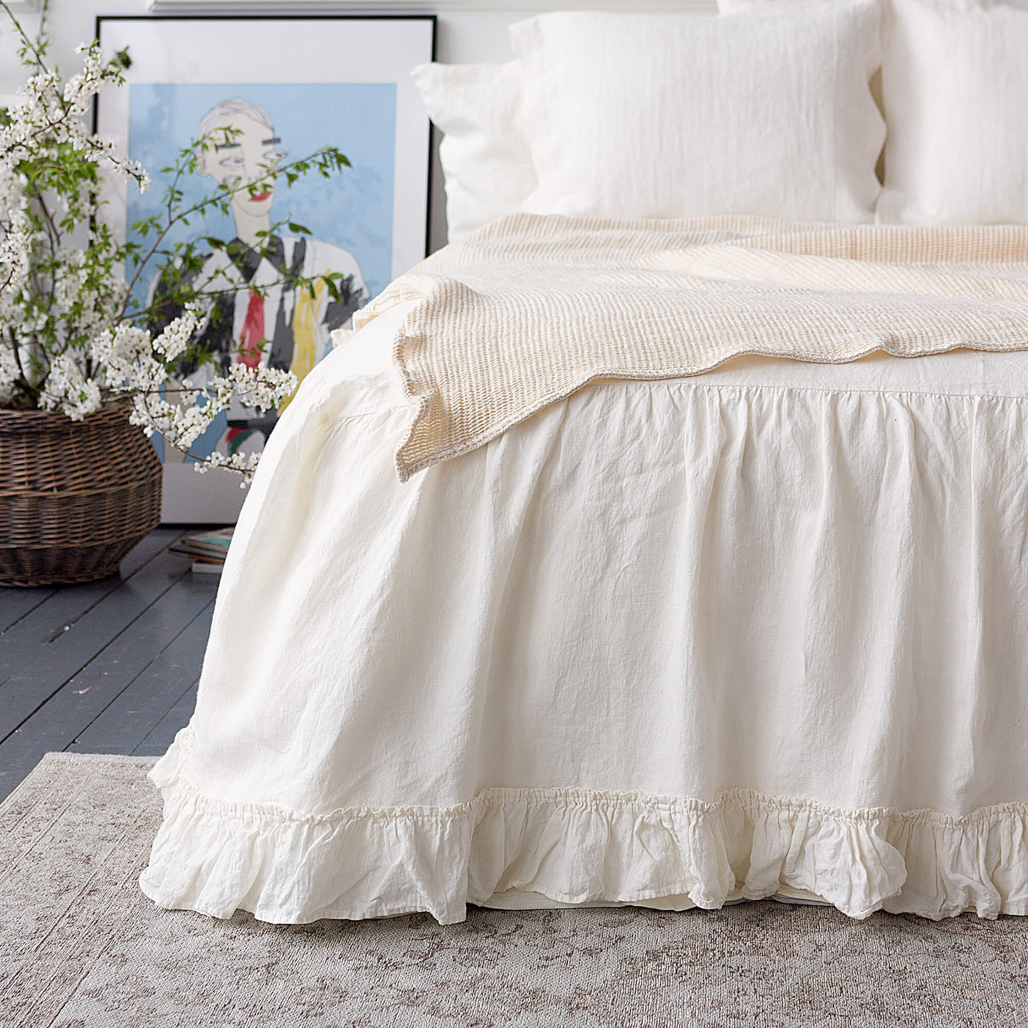 Introducing our charcoal grey linen bed valance, the perfect addition to complete your bedding look.
Whether you're looking to enhance the aesthetics of your bedroom or simply add a functional element to your bedding, our charcoal grey bed valance is a perfect choice.