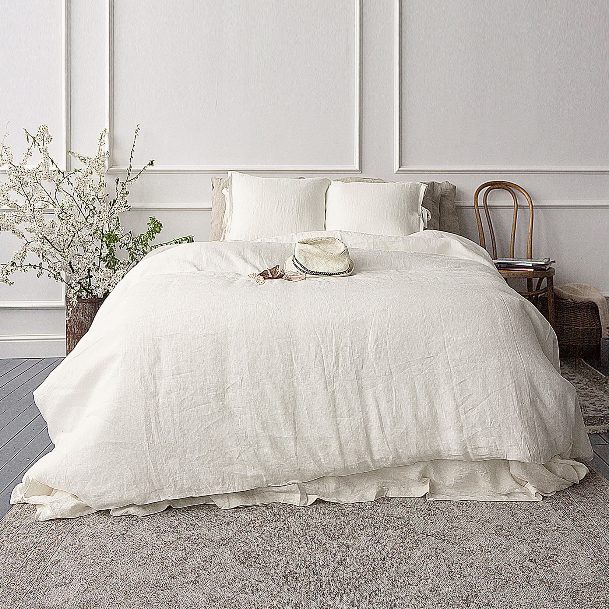 Introducing the off white linen duvet cover set - the perfect way to change your bedroom style and improve the quality of your sleep. Our natural linen duvets are made from a wide fabric for a luxurious feel without any extra seams in the middle.