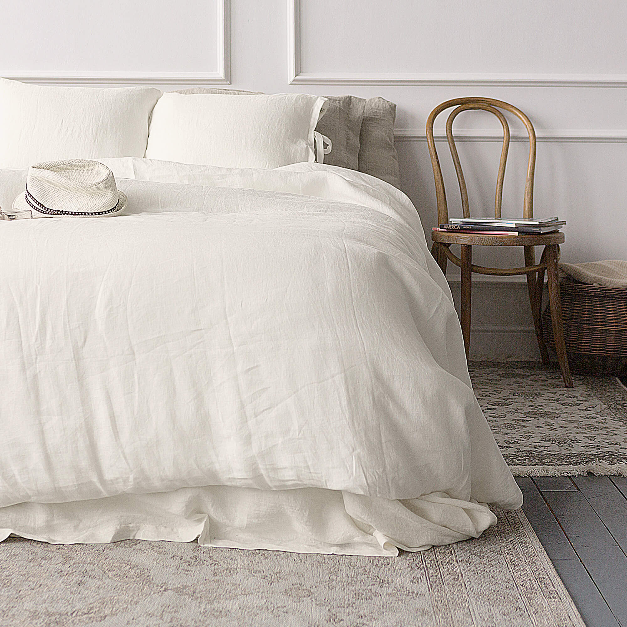 Introducing the off white linen duvet cover set - the perfect way to change your bedroom style and improve the quality of your sleep. Our natural linen duvets are made from a wide fabric for a luxurious feel without any extra seams in the middle.