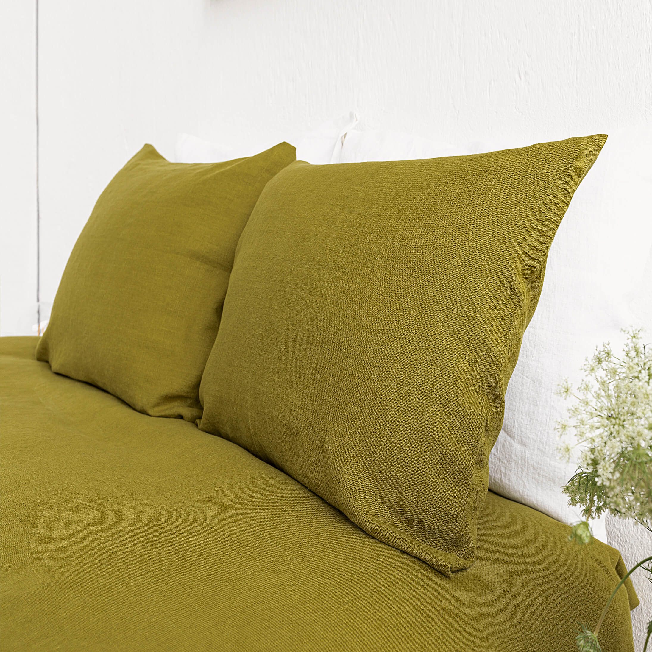 Mix and match the colours of the pillow sham boldly and create a unique atmosphere in your home. The natural linen fabric is hard-wearing and lasts for many years, so this cover will delight you for a long time and add an irreplaceable natural charm to your home.