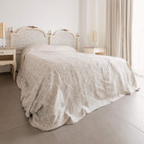The royal floral pattern linen bedspread has been carefully designed to suit a wide range of interior styles and to blend perfectly in both classic and contemporary home spaces.
Our linen bedspreads are extremely versatile, fitting into a wide range of interiors and complementing them perfectly, adding new colours and emotions.
