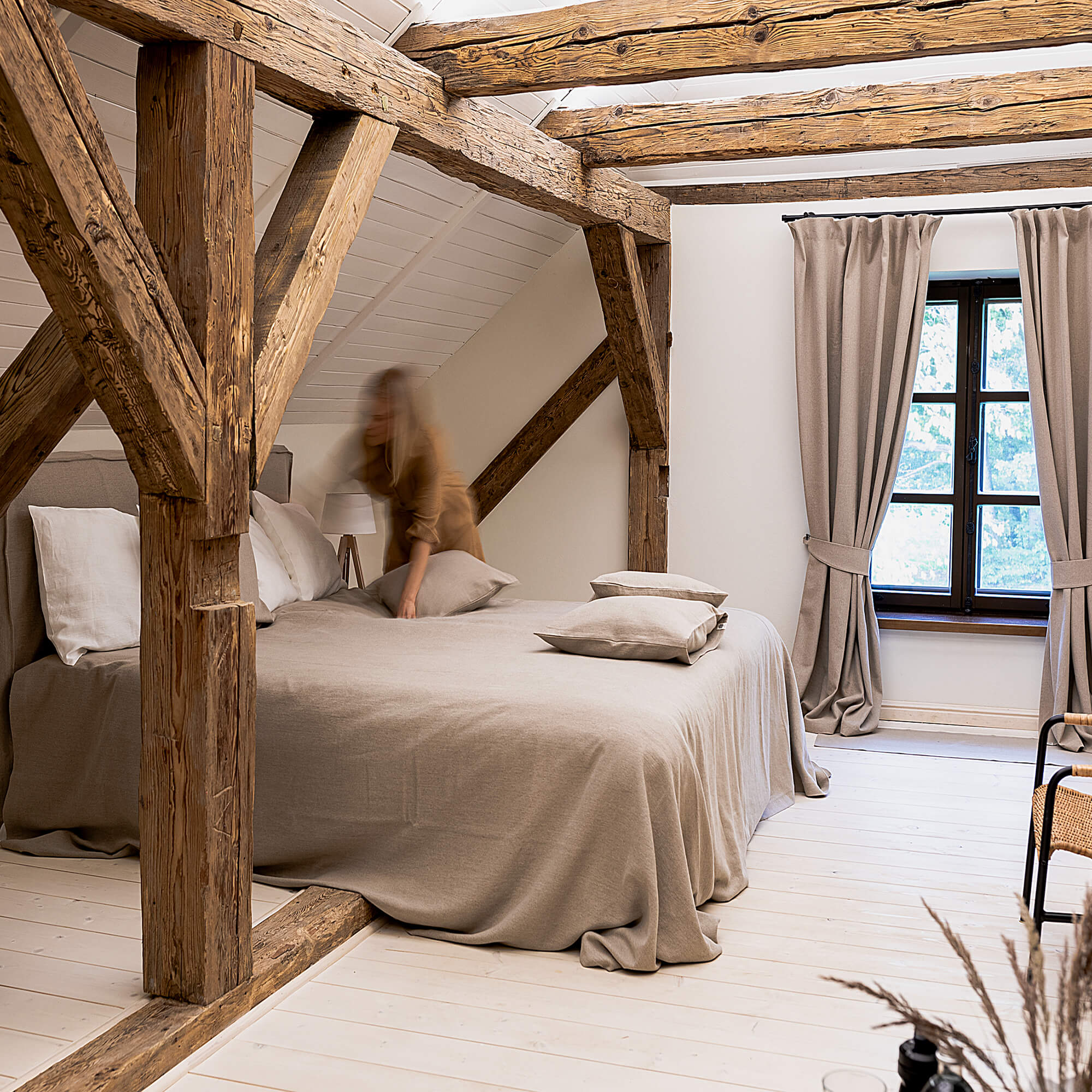 Rustic heavy unbleached linen bedspread has been carefully designed to suit a wide range of interior styles and blend perfectly in both classic and contemporary home spaces. Our linen bedspreads are extremely versatile.