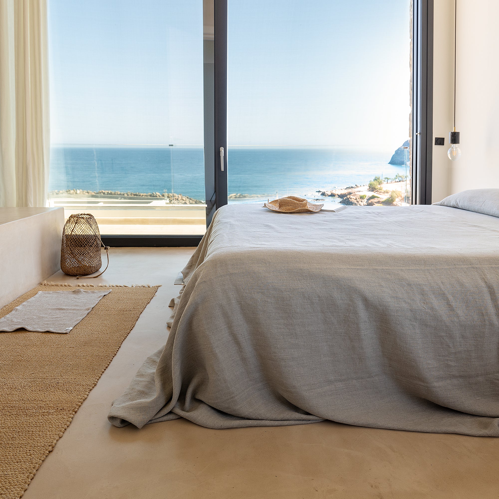 Rustic unbleached linen bedspread has been carefully designed to suit a wide range of interior styles and blend perfectly in both classic and contemporary home spaces. Our linen bedspreads are extremely versatile and complementing different interiors.