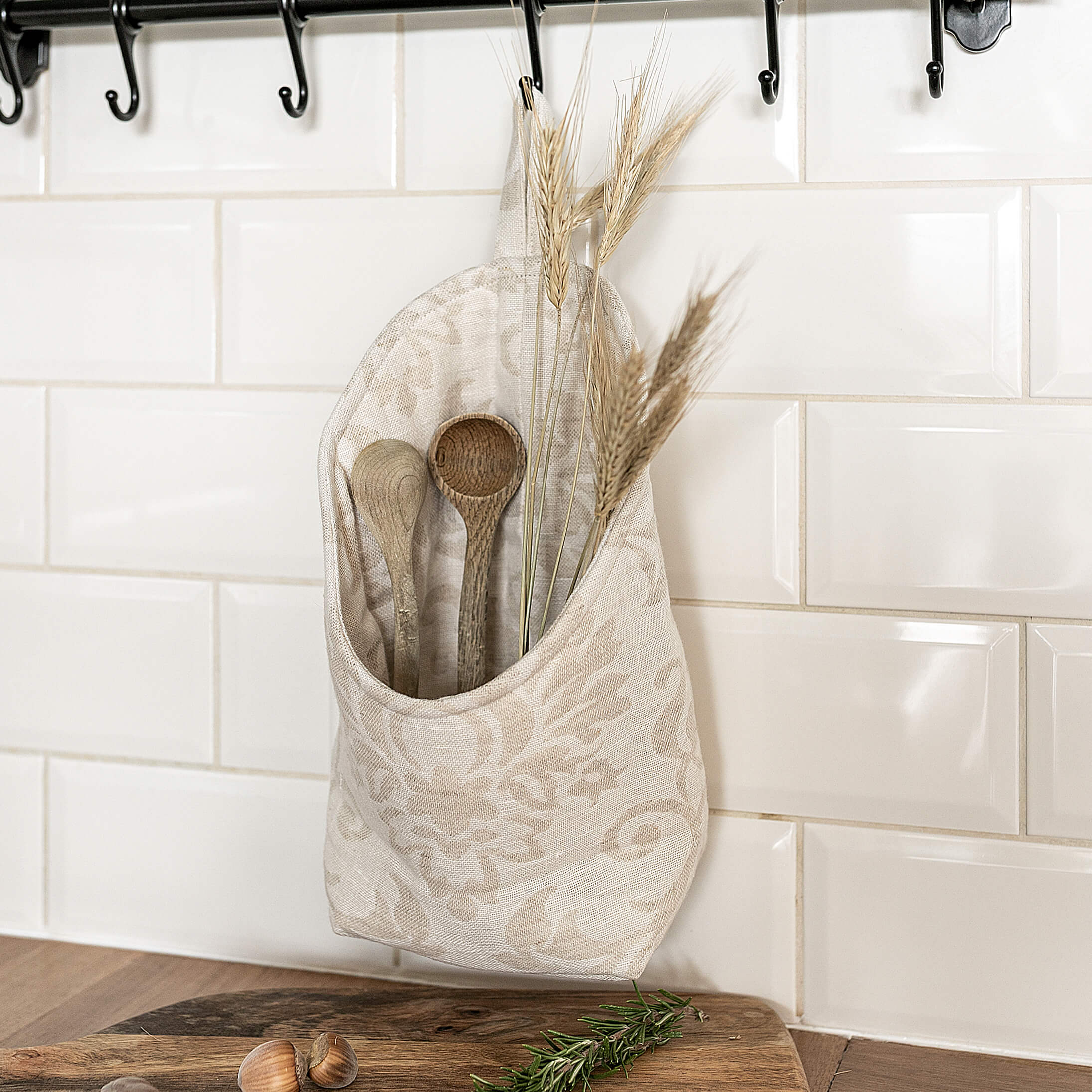 From spices to tools and much more, the linen bags are the perfect place to put your spices, utensils and more.
The linen kitchen bags are made using leftover linen textiles from our other linen products.