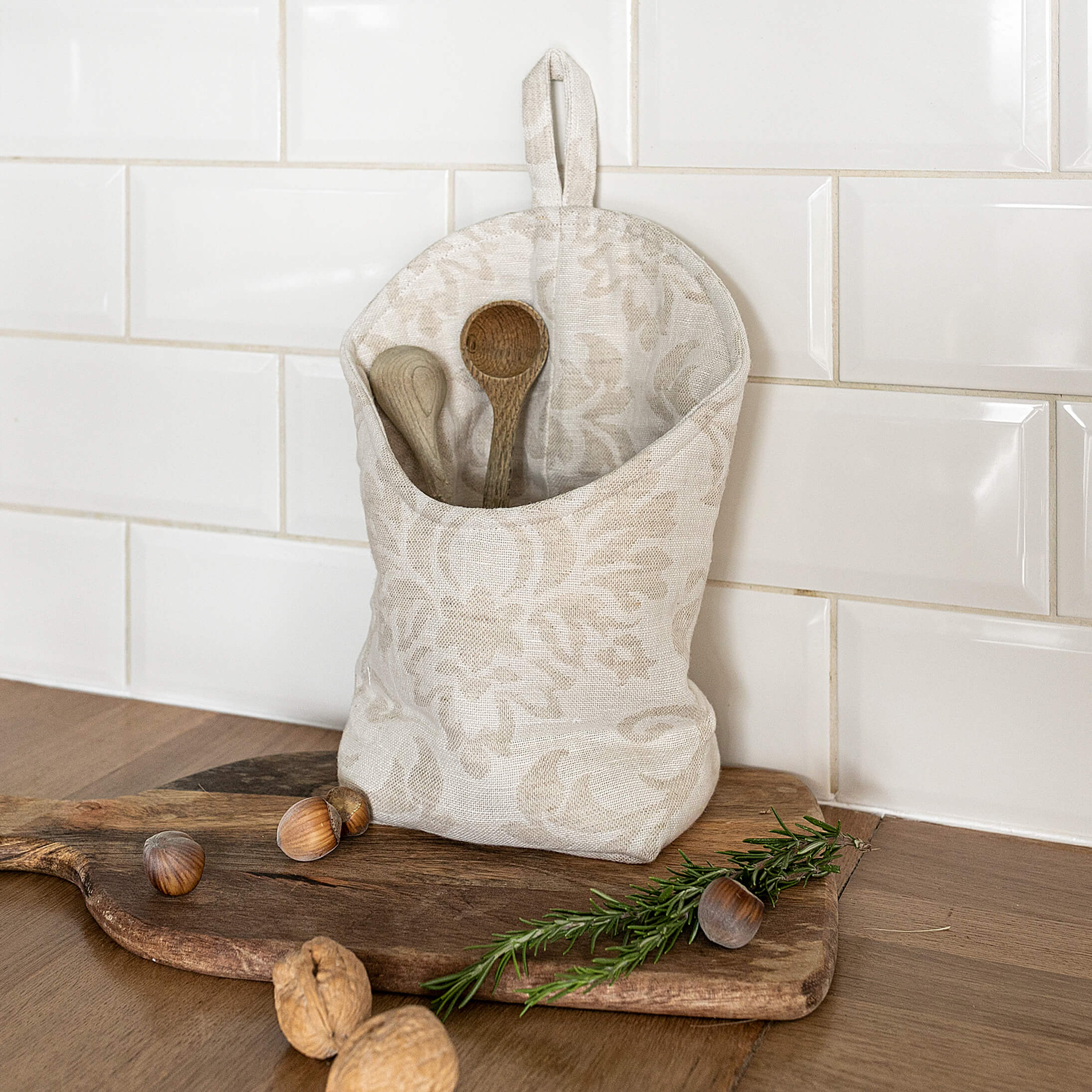 From spices to tools and much more, the linen bags are the perfect place to put your spices, utensils and more.
The linen kitchen bags are made using leftover linen textiles from our other linen products.