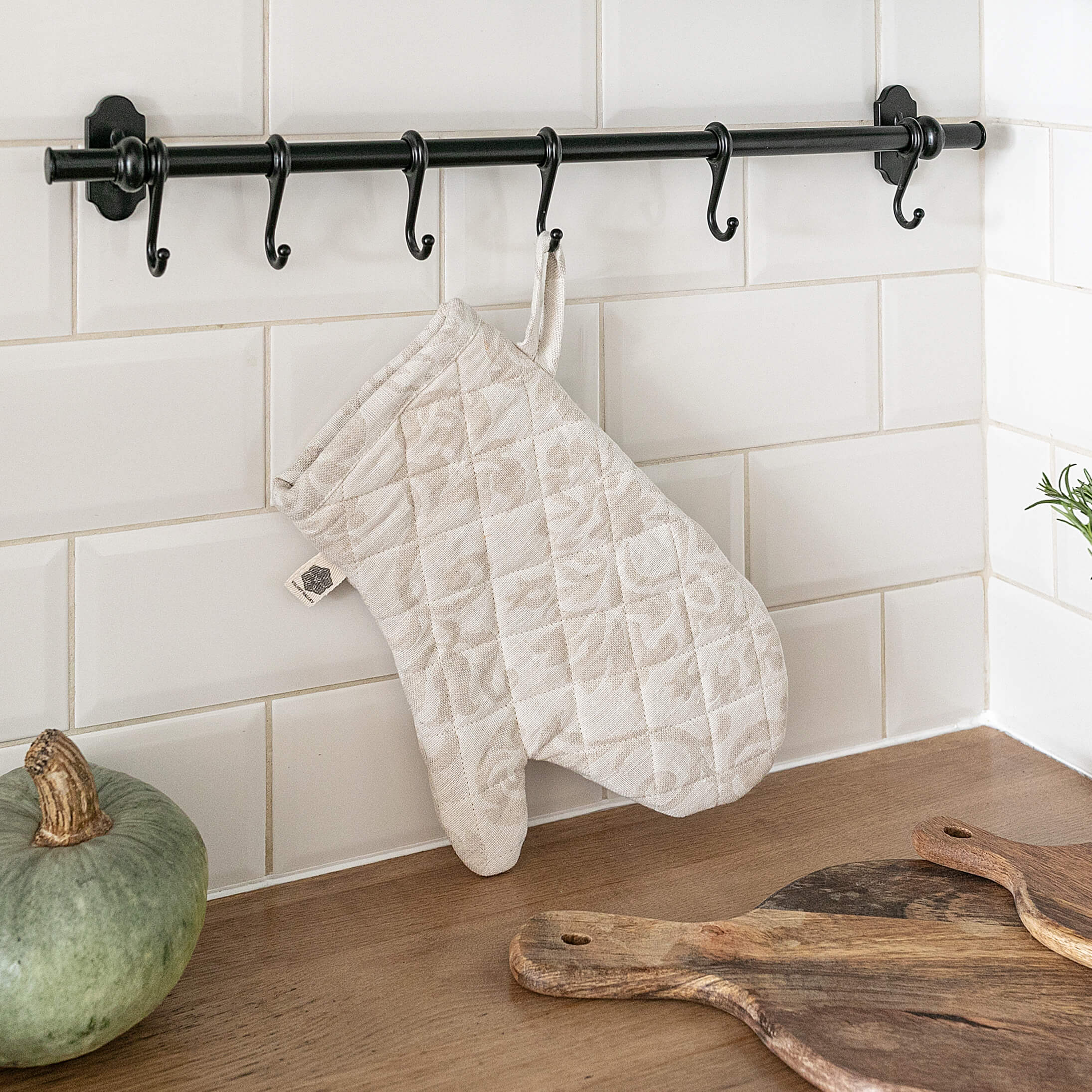 The linen oven mitt come in a variety of pastel and rich colours, which are a perfect match for our other home textiles.