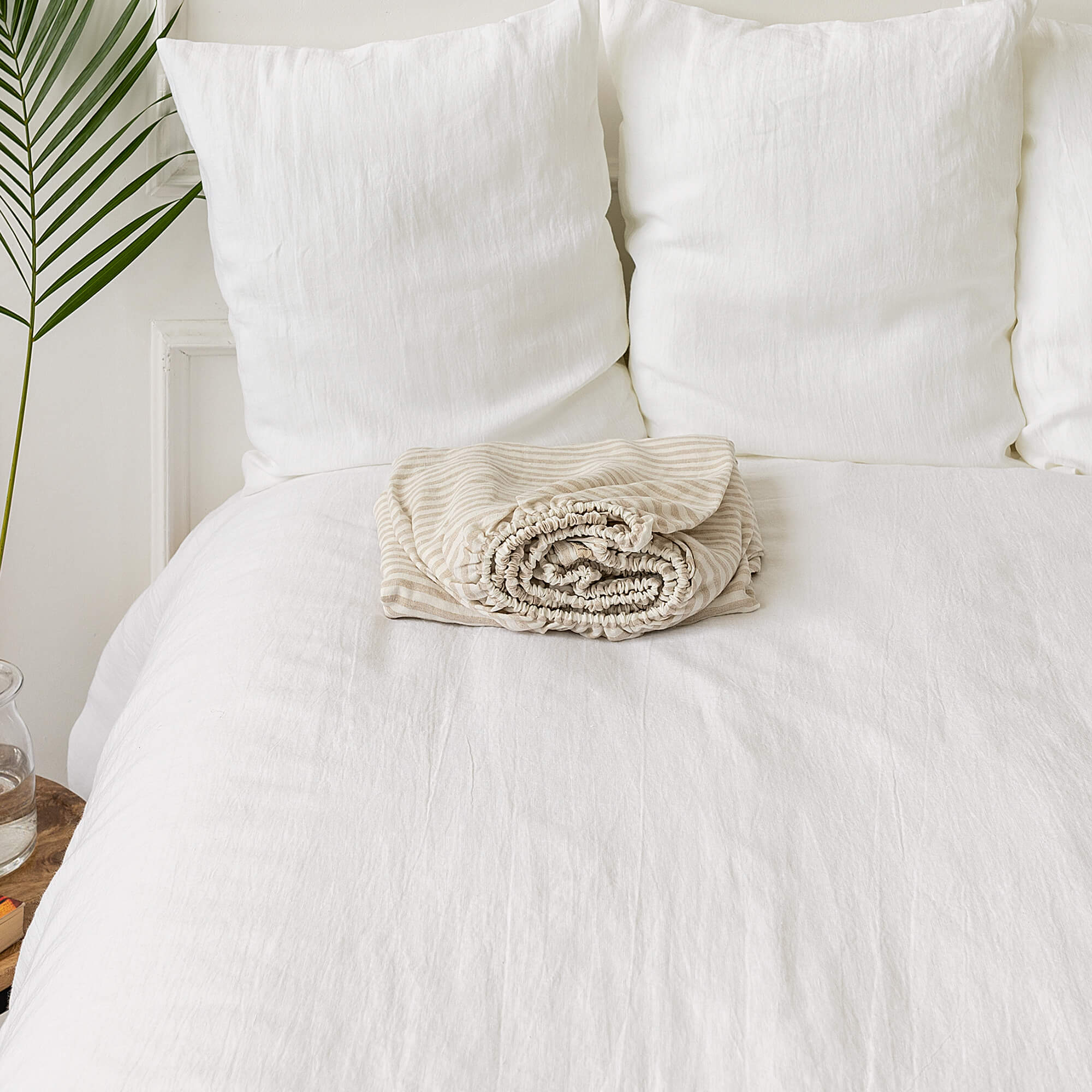 Delicately striped in a harmonious blend of white and natural hues.
Crafted with care, these sheets offer a gentle touch and unparalleled breathability, ensuring a restful night's sleep in every modern bedroom.