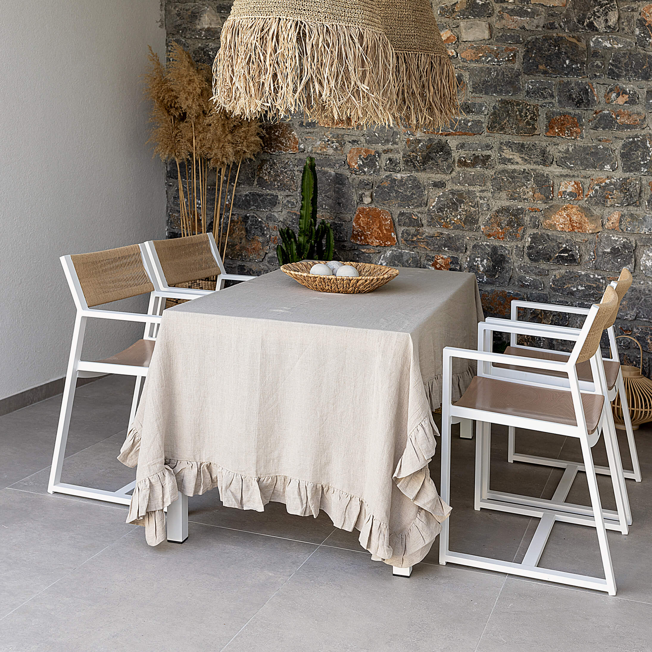 Listen to your wishes and dreams and give your dining area a new character with our natural unbleached linen tablecloth in an easy and stylish way.