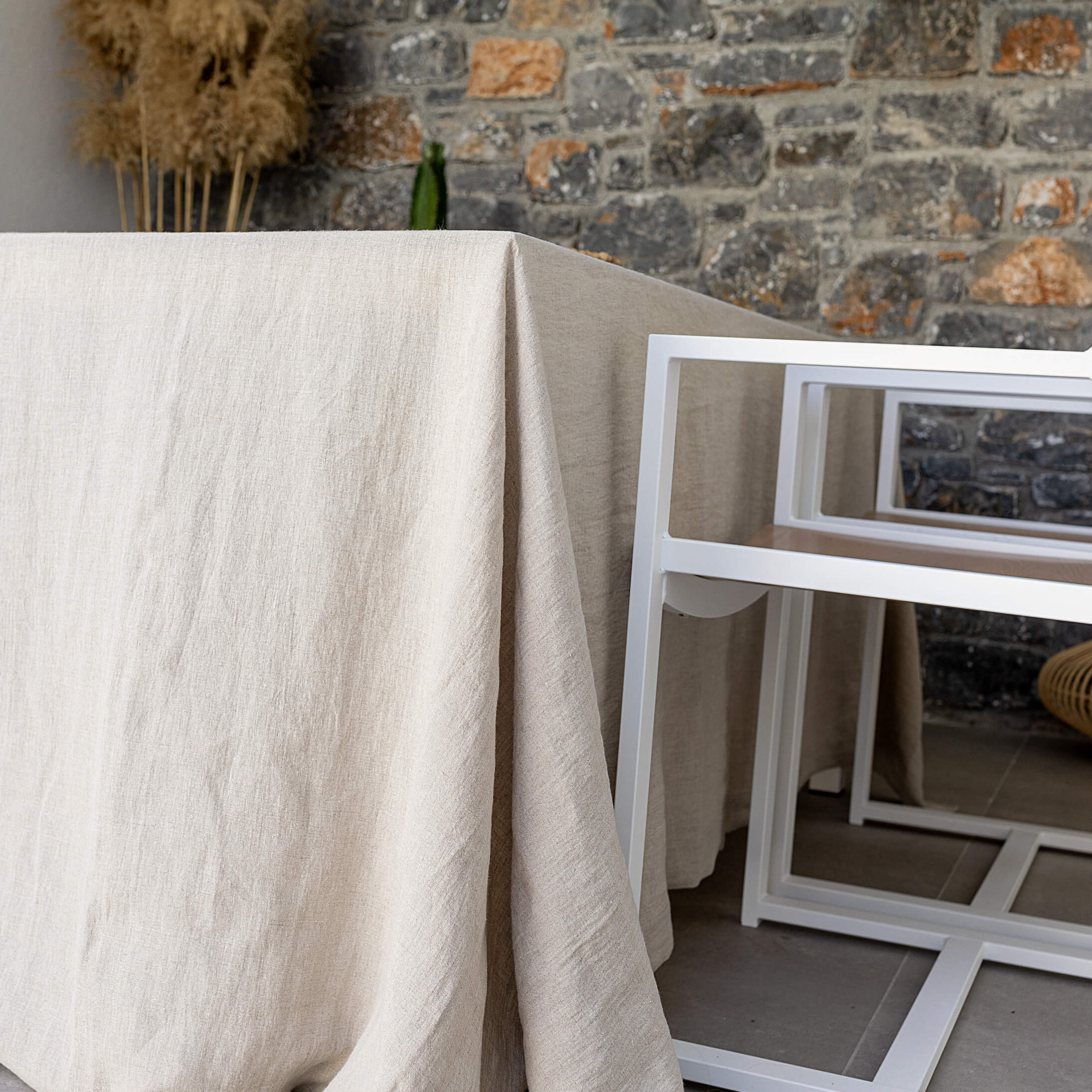 Listen to your wishes and dreams and give your dining area a new character with our natural unbleached linen tablecloth in an easy and stylish way. Our linen tablecloths are made from high quality natural linen and are designed to last you a long time and to suit a variety of interior styles.