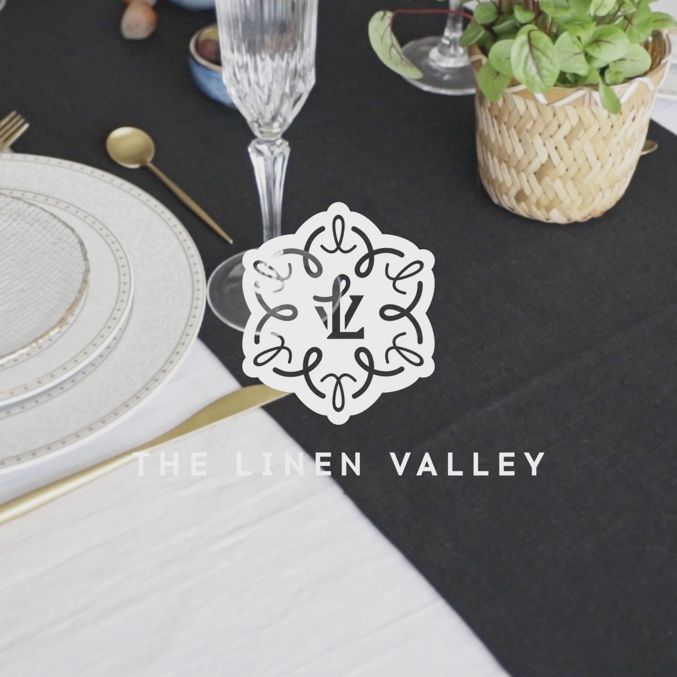 Give your table a touch of distinction and decoration with our amber yellow linen table runner. Use the table runner on its own or combine it with a linen tablecloth, placemats or napkins.