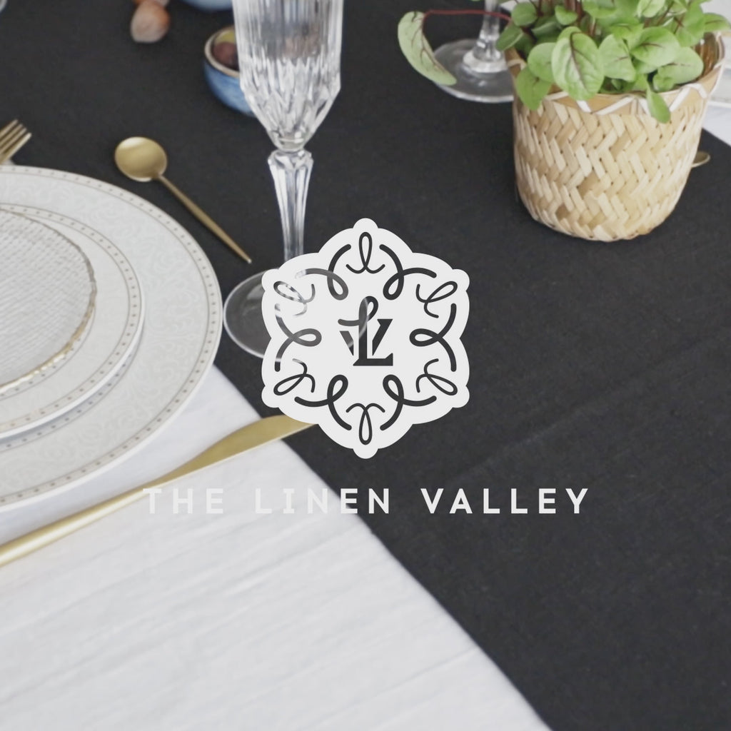 Give your table a touch of distinction and decoration with our amber yellow linen table runner. Use the table runner on its own or combine it with a linen tablecloth, placemats or napkins.