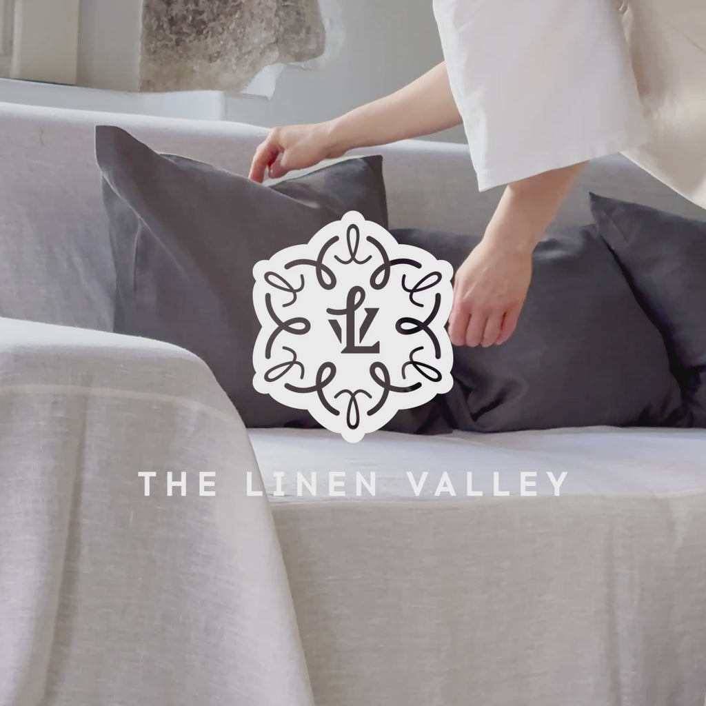 Charcoal grey pillows would fit interiors from minimalist to classic, from Scandinavian to country style. Mix and match the colours of the pillow shams and create a unique atmosphere at home.