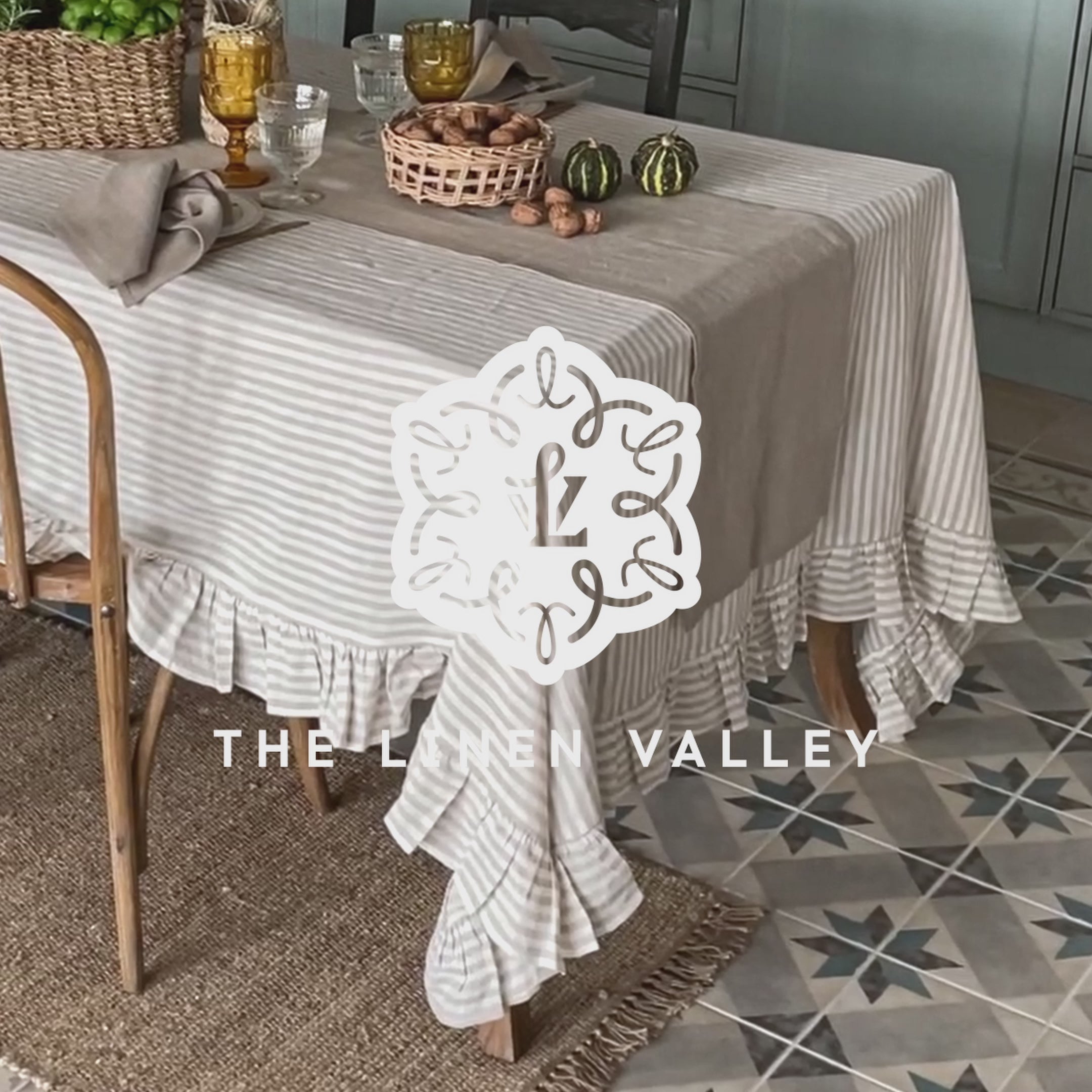 Listen to your wishes and dreams and give your dining area a new character with our striped linen tablecloth in an easy and stylish way. Our linen tablecloths are made from high quality natural linen and are designed to last you a long time.