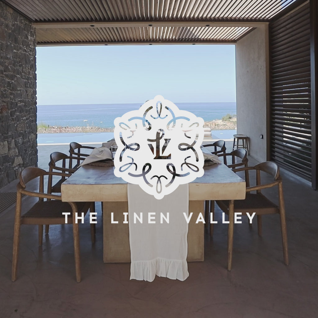 Give your table a touch of distinction and decoration with our off white linen table runner with ruffle. Use the table runner on its own or combine it with a linen tablecloth, placemats or napkins.