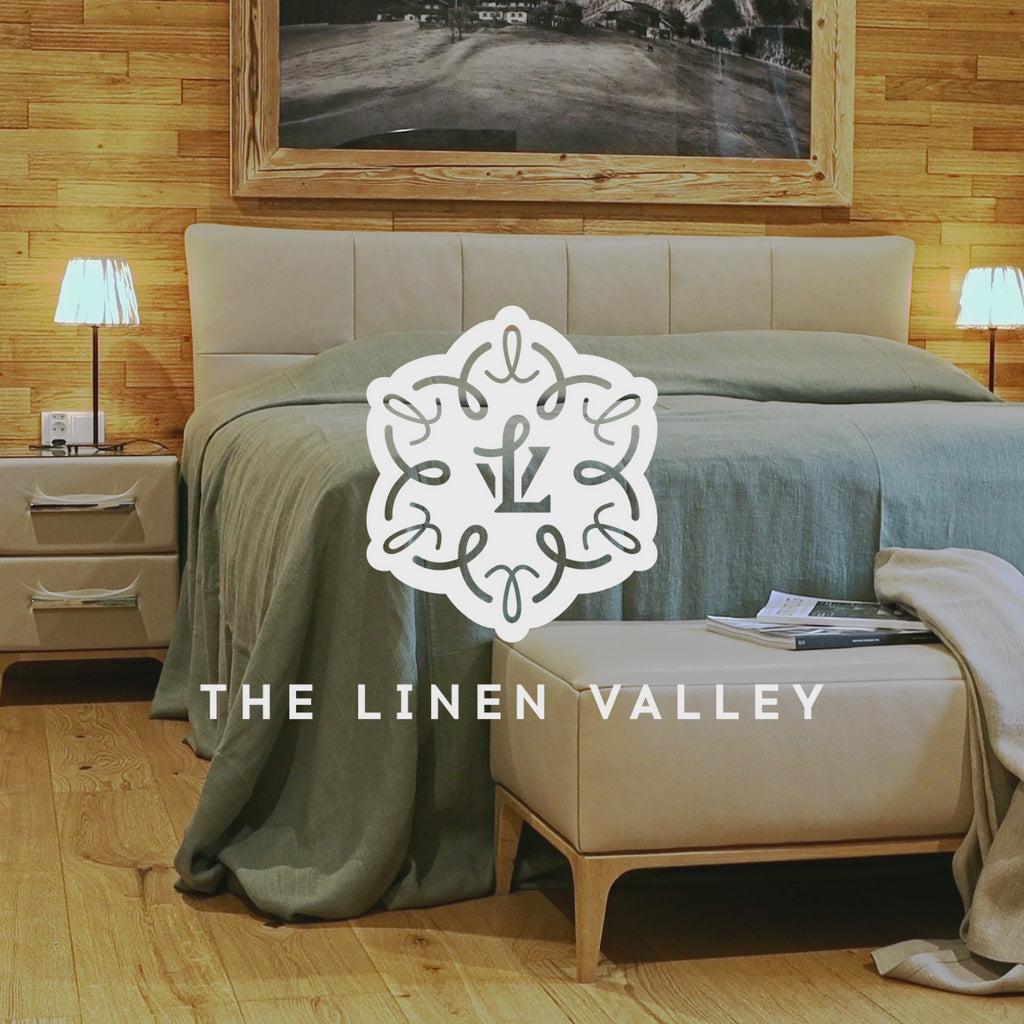 The moss green linen bedspread has been carefully designed to suit a wide range of interior styles and to blend perfectly in both classic and contemporary home spaces. Linen bedspreads are extremely versatile, fitting into a wide range of interiors.
