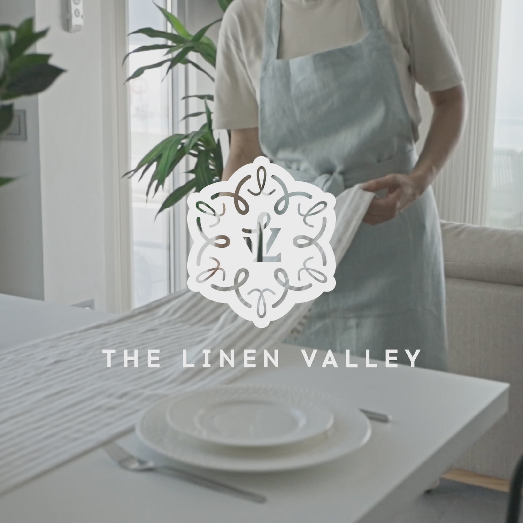 Whether you're a seasoned chef or an aspiring home cook, our linen aprons are sure to elevate your culinary experience. Explore our diverse range of styles and discover the apron that complements your personal taste and kitchen decor.