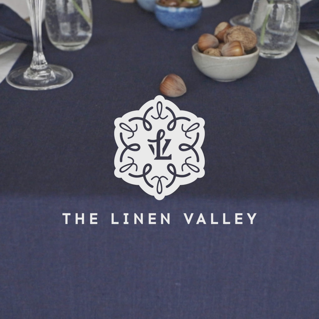 Give your table a touch of distinction and decoration with our navy blue linen table runner. Use the table runner on its own or combine it with a linen tablecloth, placemats or napkins.