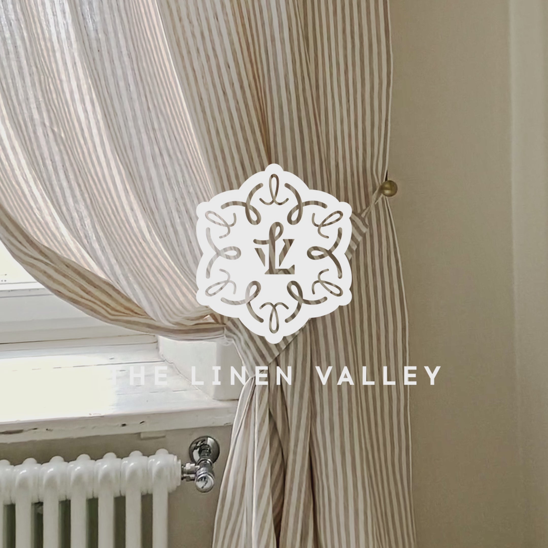 Our striped linen curtain tie-back is the perfect solution for keeping your curtains looking neat and stylish. Made from&nbsp; the highest-quality European linen, they offer durability and a luxurious feel.