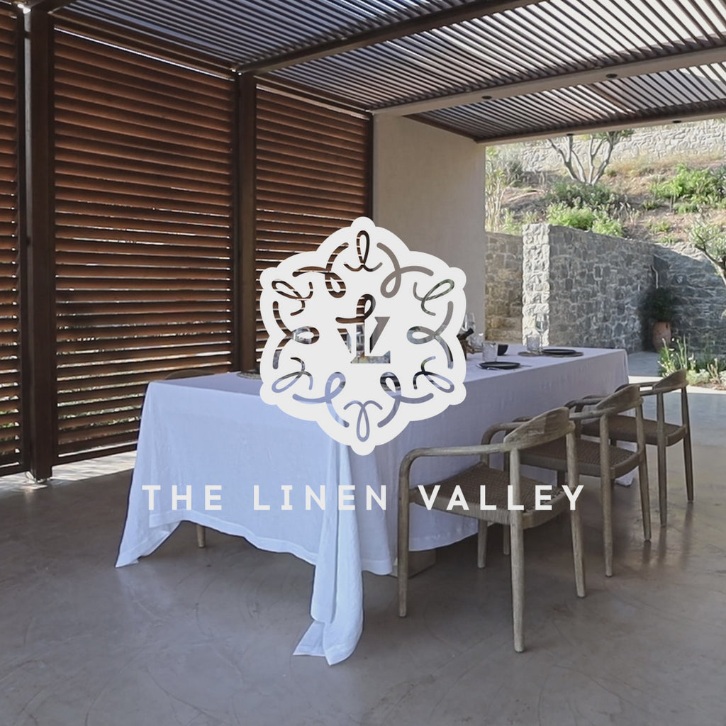 Listen to your wishes and dreams and give your dining area a new character with our optical white linen tablecloth in an easy and stylish way. Our linen tablecloths are made from high quality natural linen and are designed to last you a long time.